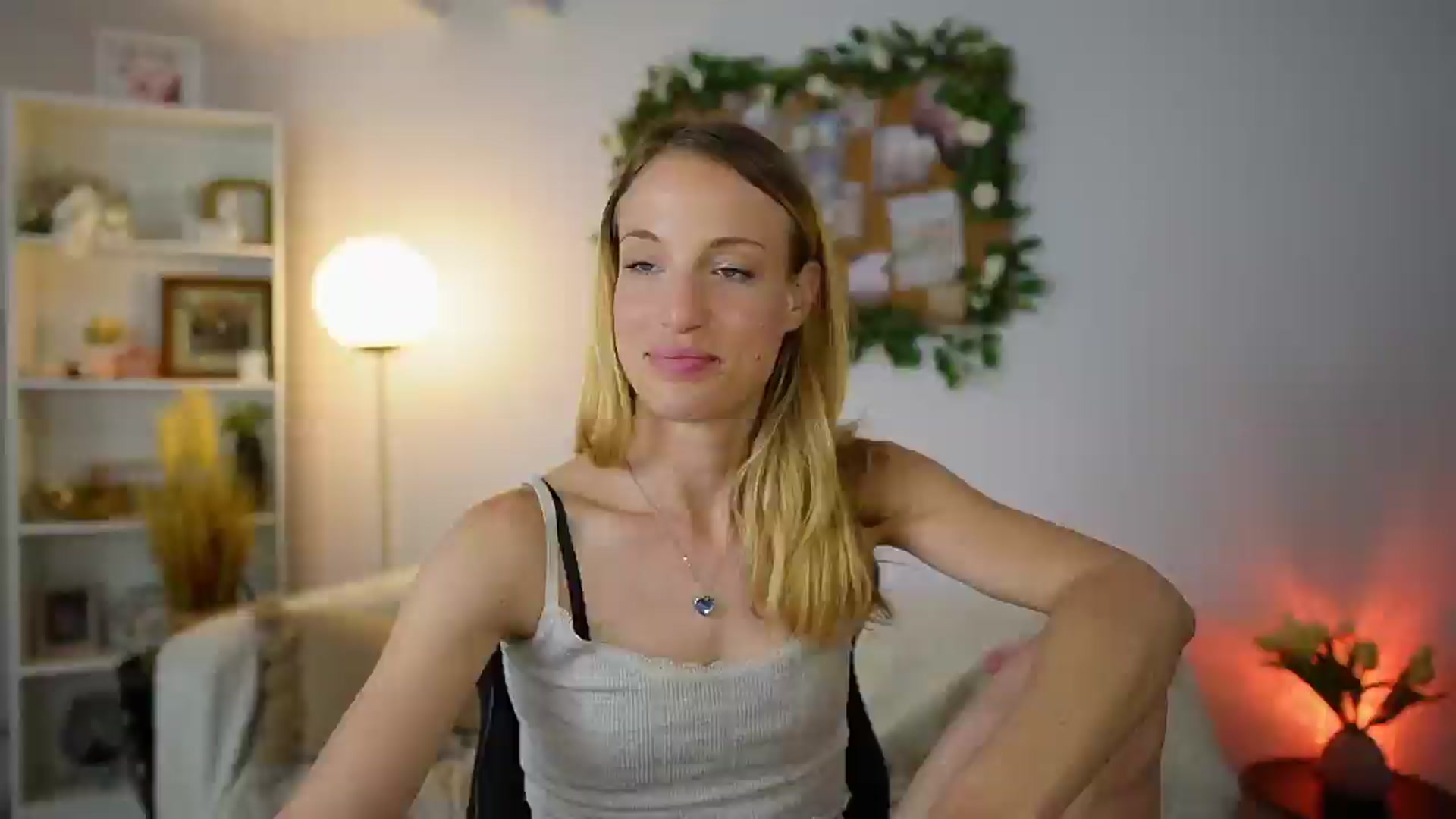 Gallery image thumbnail from April_Rose_'s myfreecams stream on, 06/05/2025, 11:13 image 17 of 20