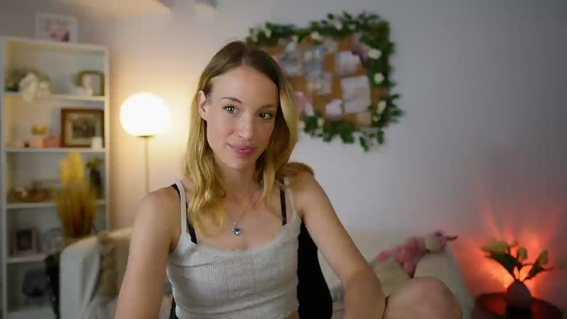 Gallery image thumbnail from April_Rose_'s myfreecams stream on, 06/05/2025, 11:13 image 10 of 20