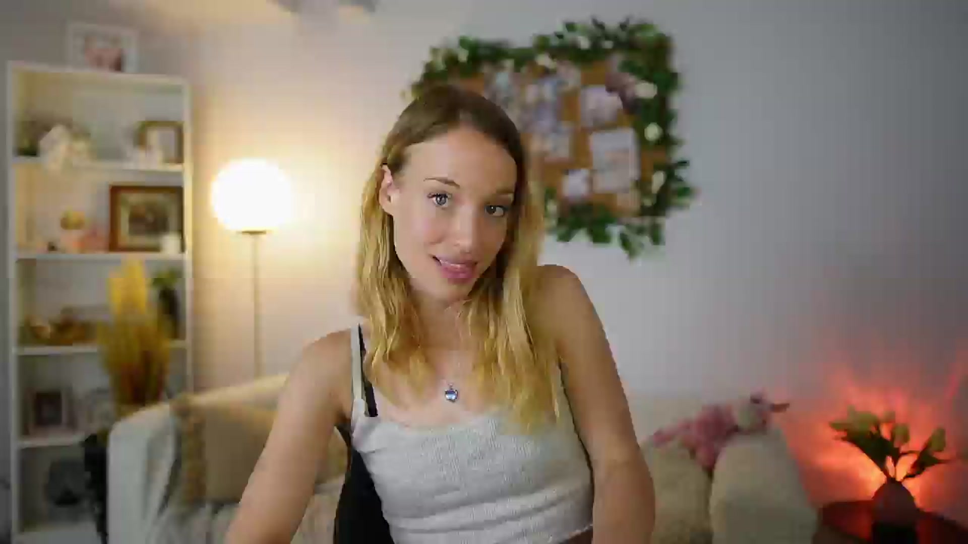 Gallery image thumbnail from April_Rose_'s myfreecams stream on, 06/05/2025, 11:13 image 14 of 20
