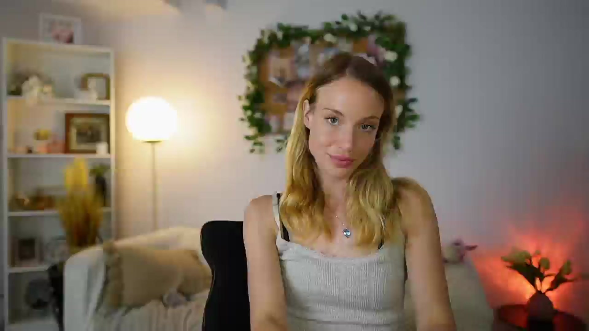 Gallery image thumbnail from April_Rose_'s myfreecams stream on, 06/05/2025, 11:13 image 1 of 20