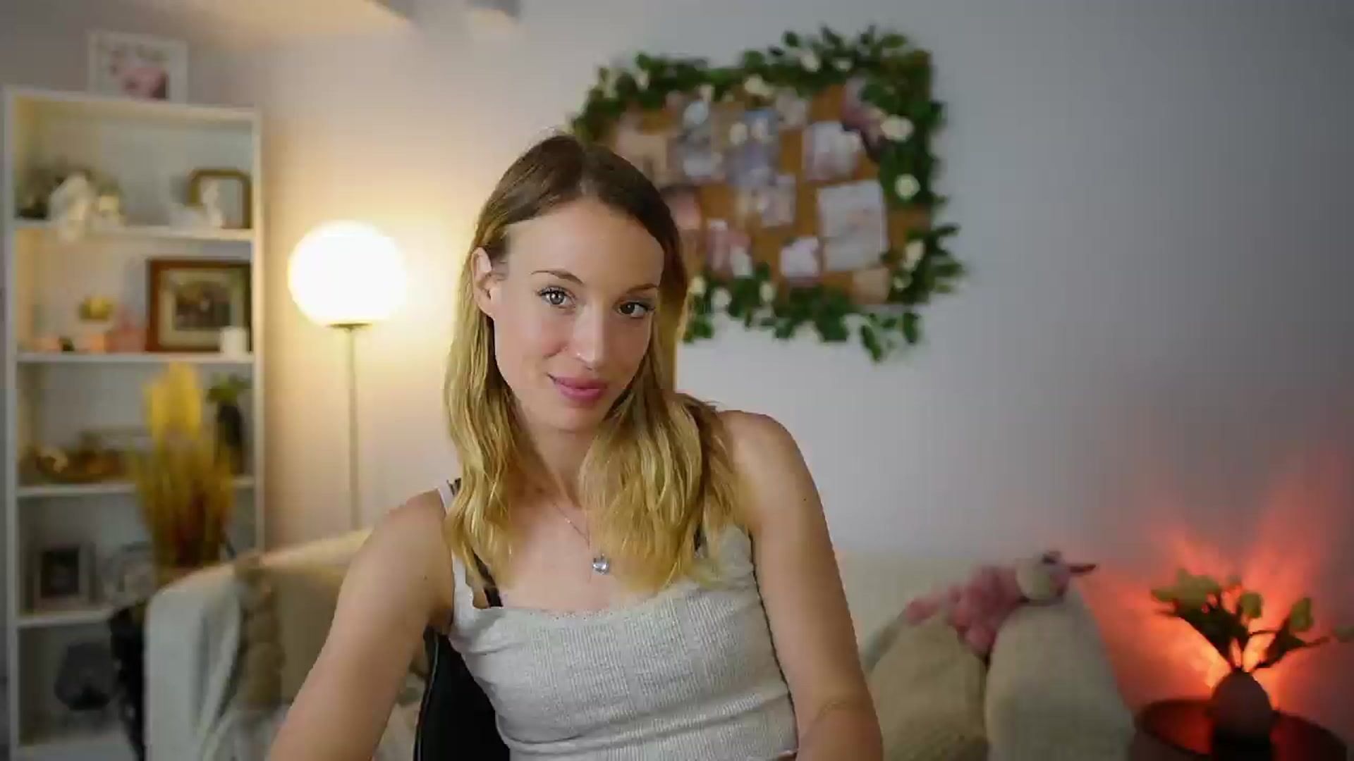 Gallery image thumbnail from April_Rose_'s myfreecams stream on, 06/05/2025, 11:13 image 9 of 20