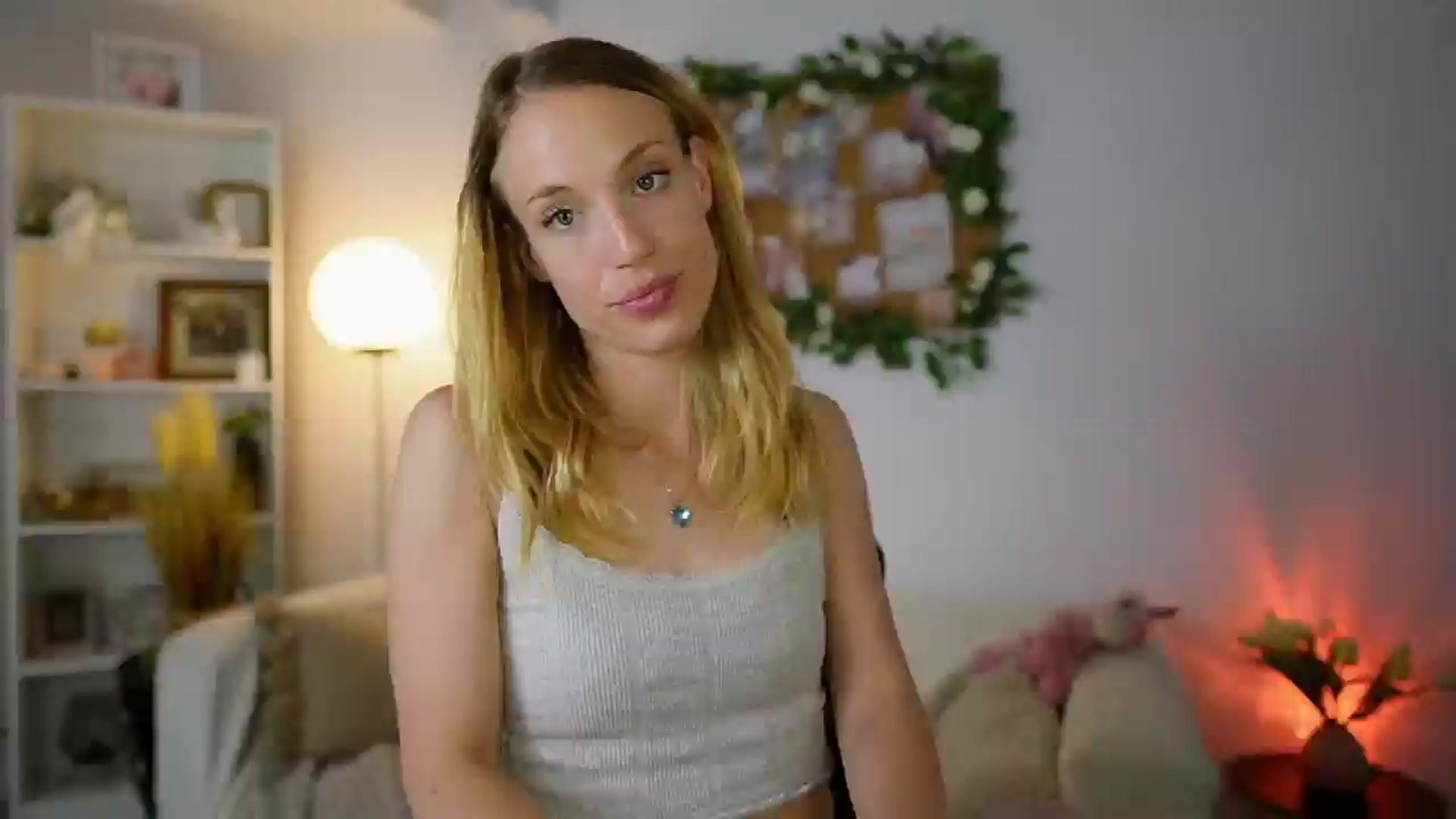 Gallery image thumbnail from April_Rose_'s myfreecams stream on, 06/05/2025, 11:13 image 7 of 20
