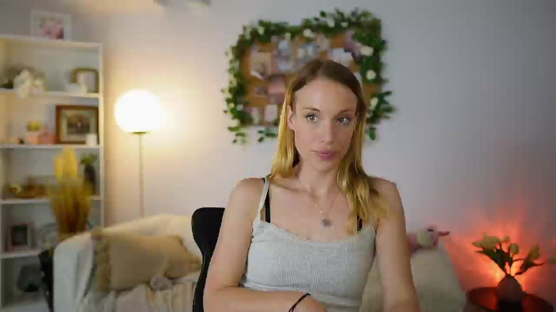 Gallery image thumbnail from April_Rose_'s myfreecams stream on, 06/05/2025, 12:26 image 8 of 20