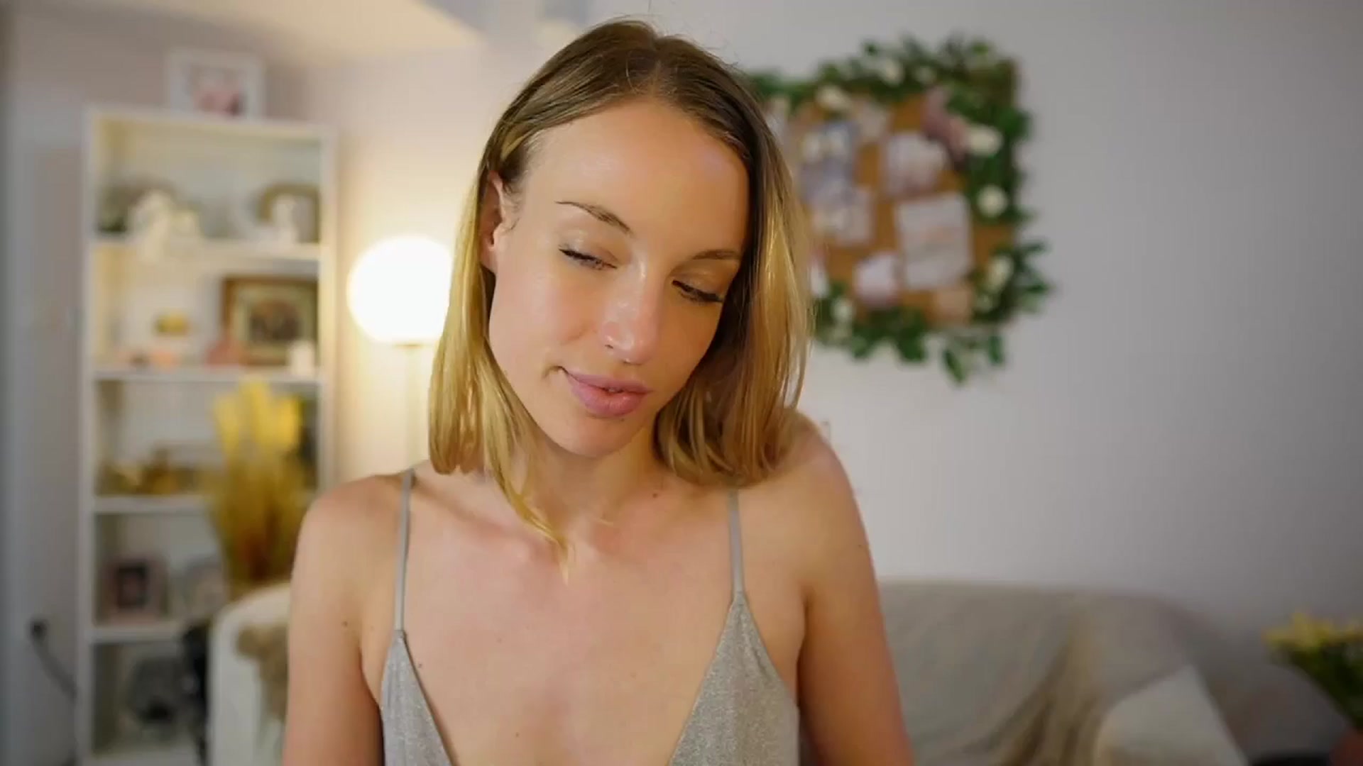 Gallery image thumbnail from April_Rose_'s myfreecams stream on, 06/06/2025, 09:11 image 3 of 20