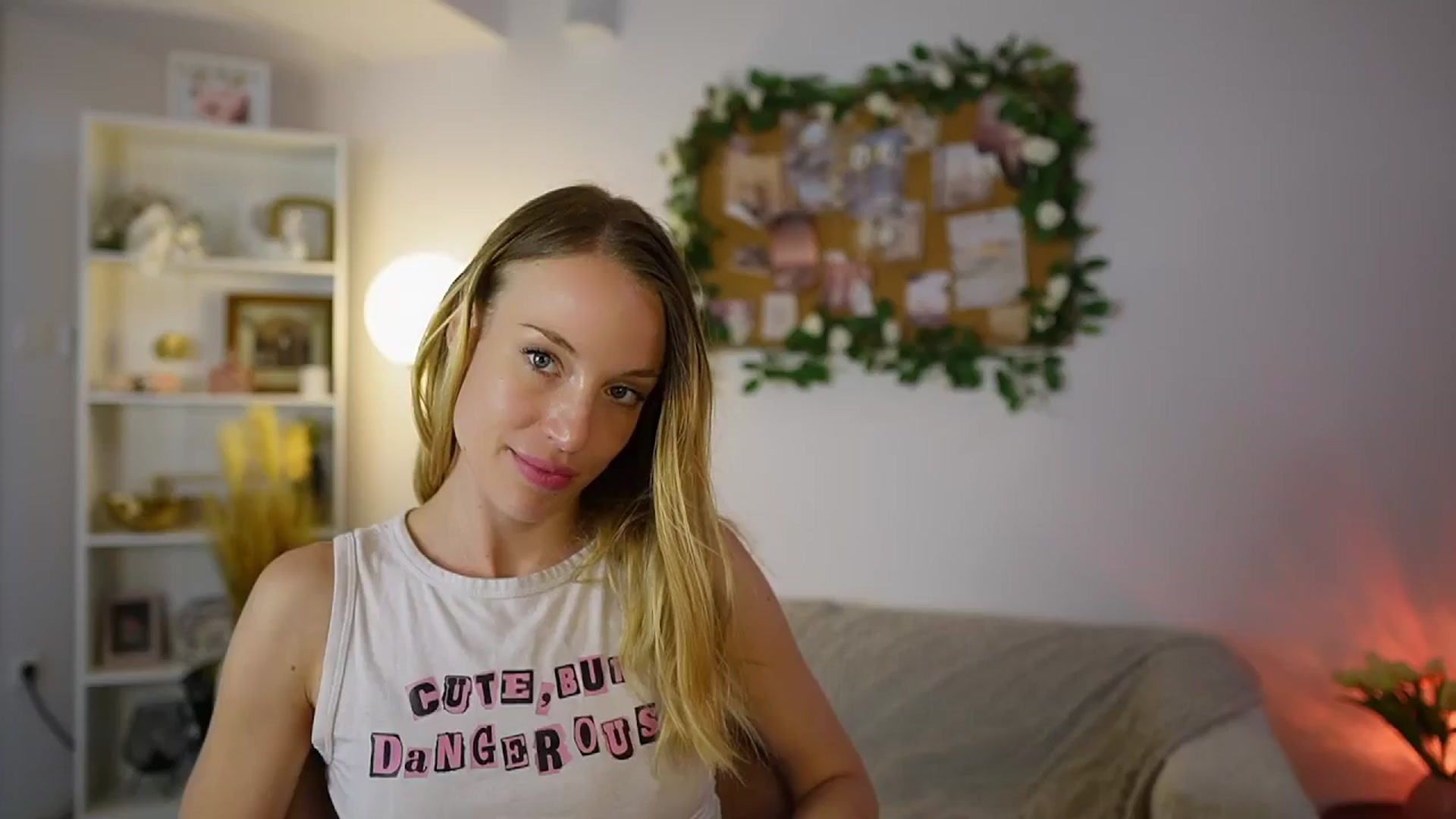 Gallery image thumbnail from April_Rose_'s myfreecams stream on, 06/06/2025, 10:19 image 3 of 20