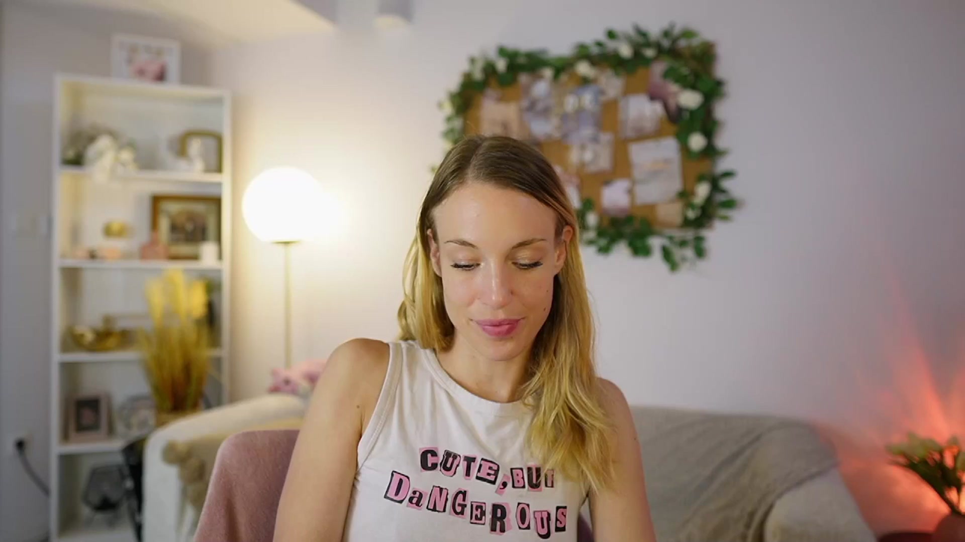 Gallery image thumbnail from April_Rose_'s myfreecams stream on, 06/06/2025, 10:19 image 12 of 20
