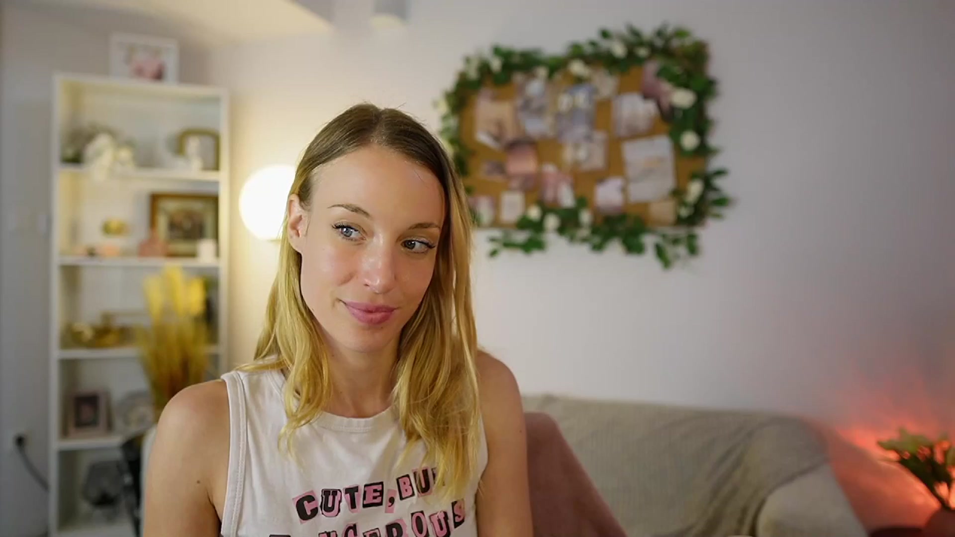 Gallery image thumbnail from April_Rose_'s myfreecams stream on, 06/06/2025, 11:20 image 16 of 20