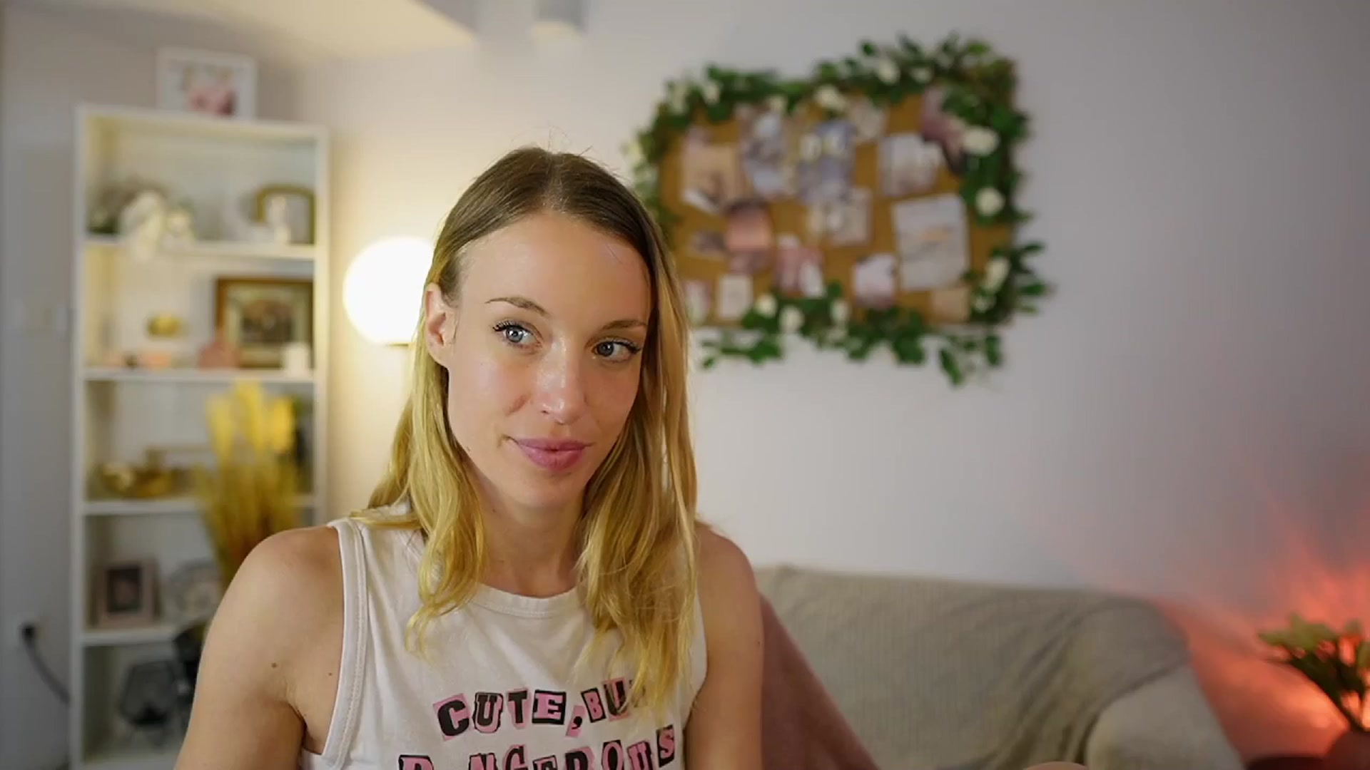Gallery image thumbnail from April_Rose_'s myfreecams stream on, 06/06/2025, 11:20 image 17 of 20