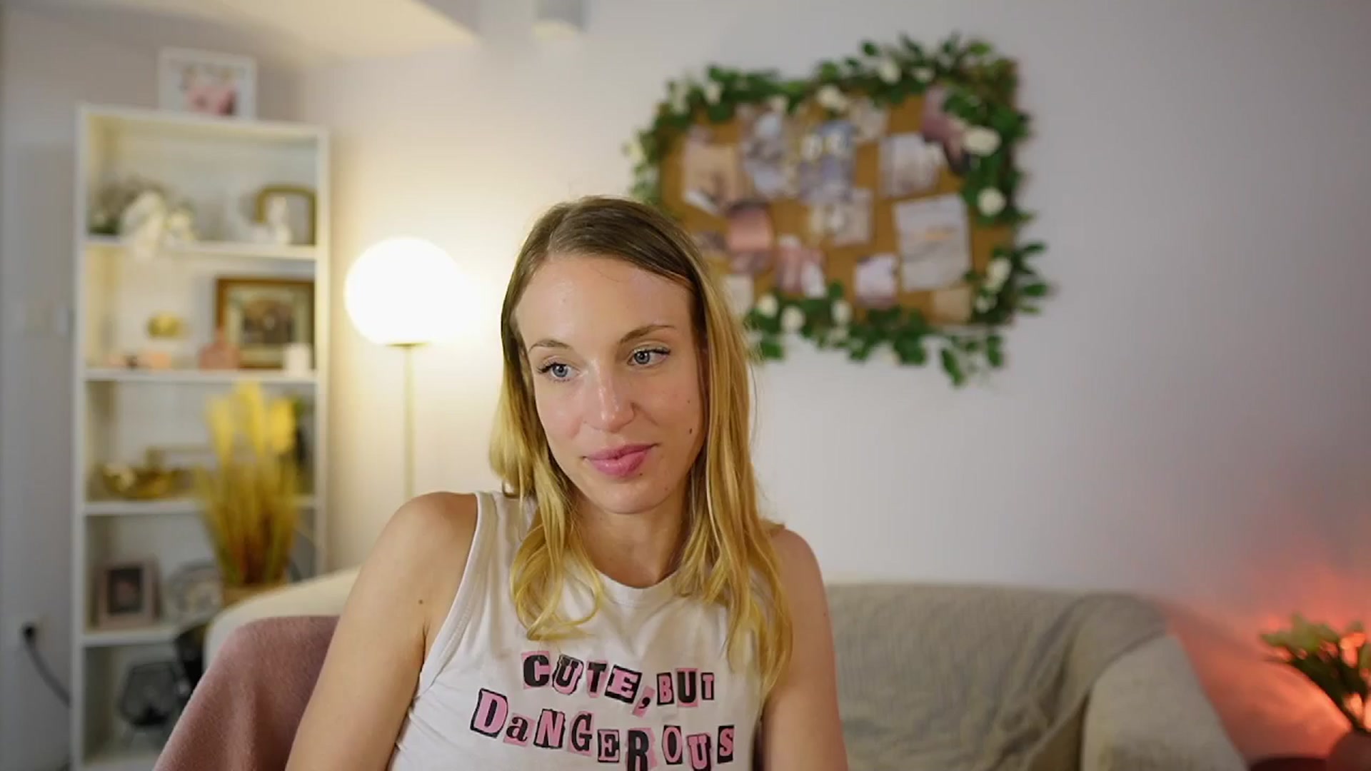 Gallery image thumbnail from April_Rose_'s myfreecams stream on, 06/06/2025, 12:46 image 16 of 20