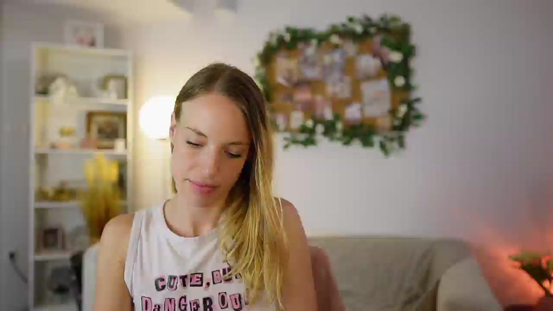 Gallery image thumbnail from April_Rose_'s myfreecams stream on, 06/06/2025, 12:46 image 9 of 20