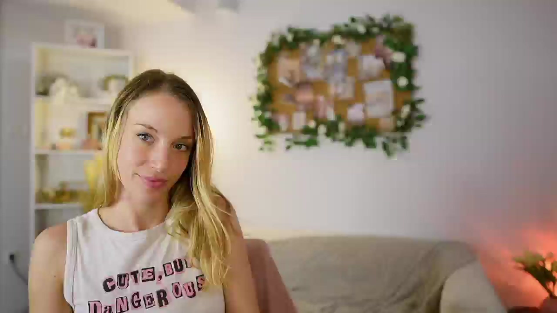 Gallery image thumbnail from April_Rose_'s myfreecams stream on, 06/06/2025, 12:46 image 5 of 20