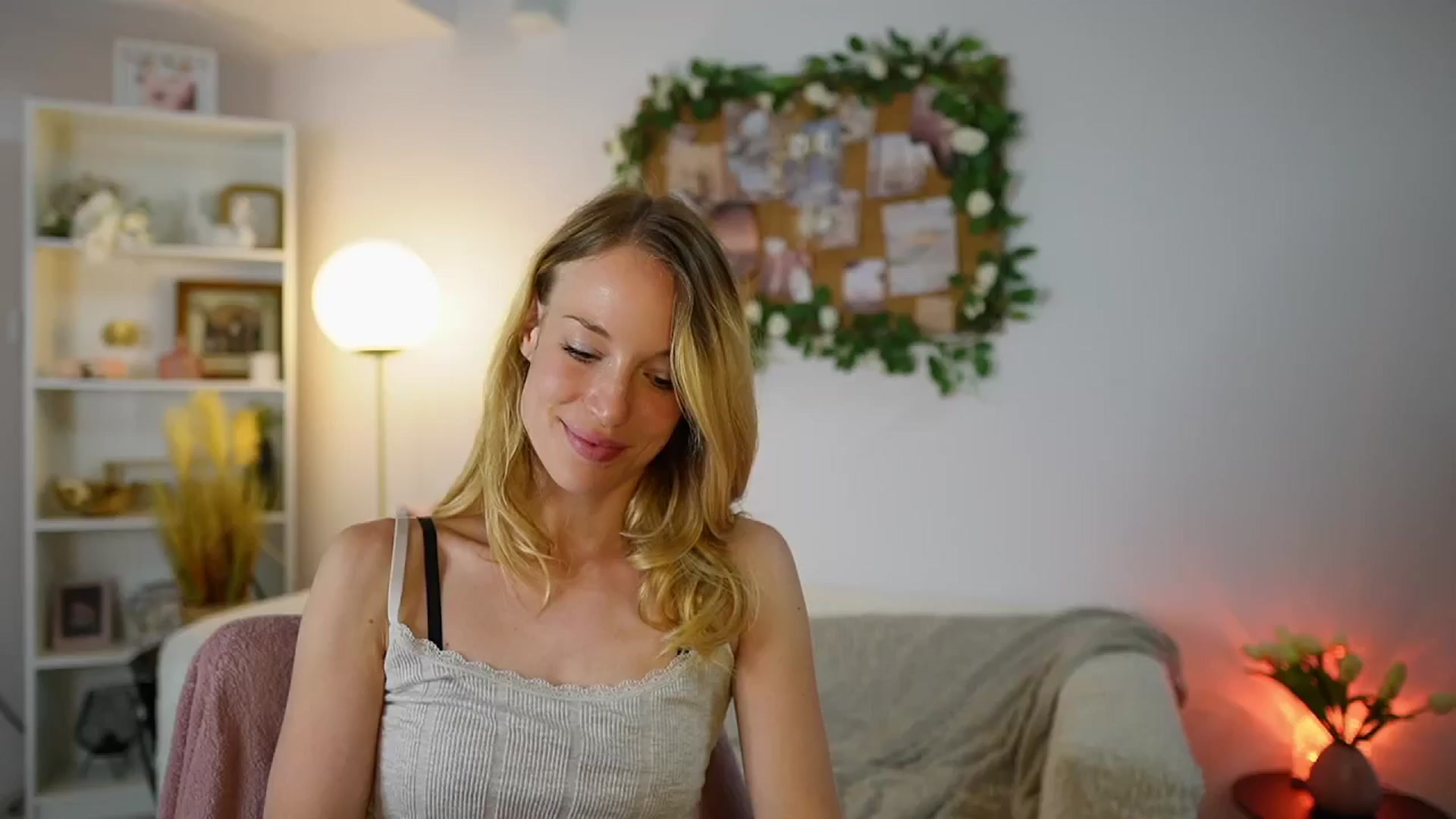 Gallery image thumbnail from April_Rose_'s myfreecams stream on, 06/07/2025, 08:34 image 14 of 20