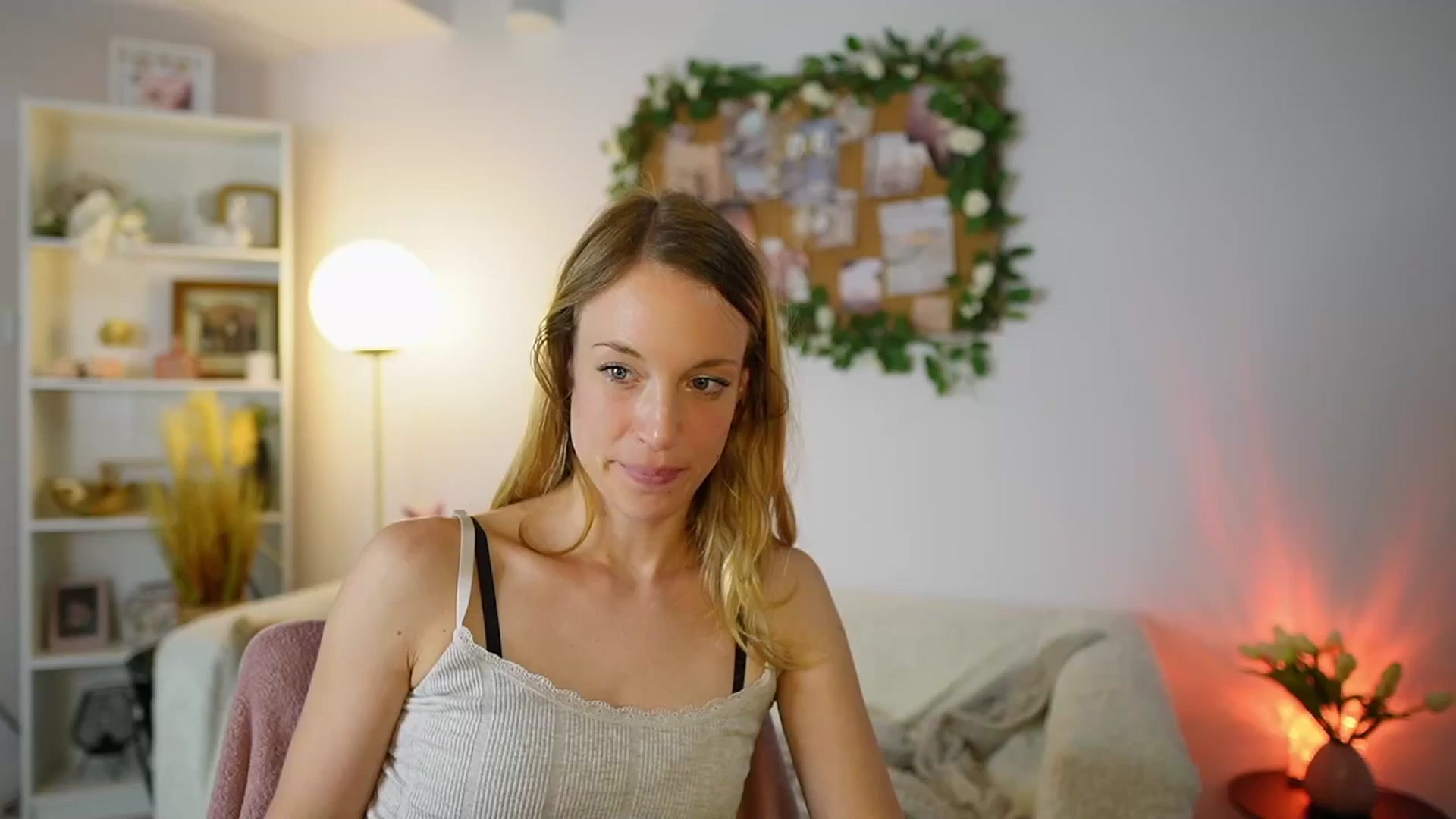 Gallery image thumbnail from April_Rose_'s myfreecams stream on, 06/07/2025, 10:02 image 20 of 20