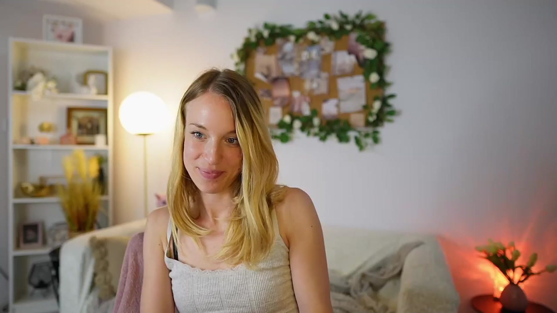 Gallery image thumbnail from April_Rose_'s myfreecams stream on, 06/07/2025, 10:02 image 13 of 20