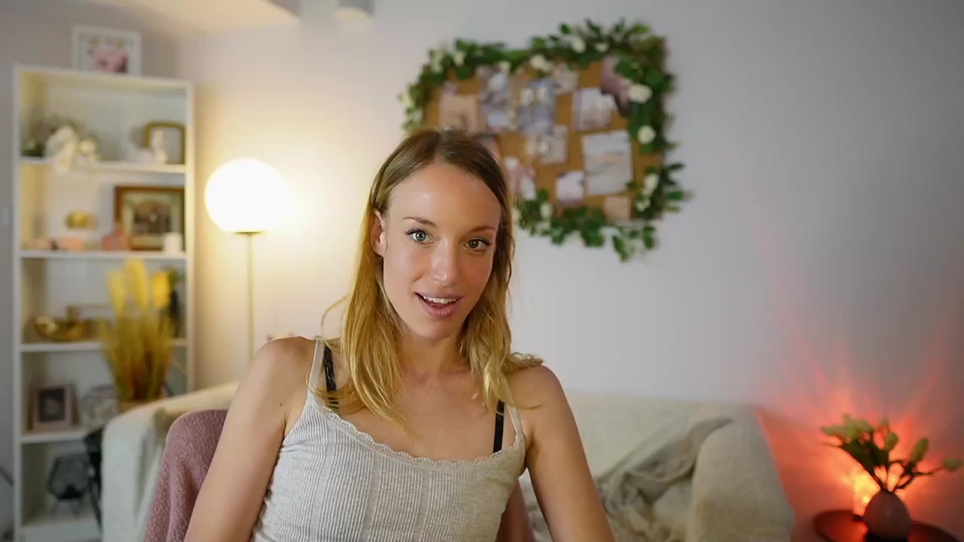 Gallery image thumbnail from April_Rose_'s myfreecams stream on, 06/07/2025, 10:02 image 18 of 20