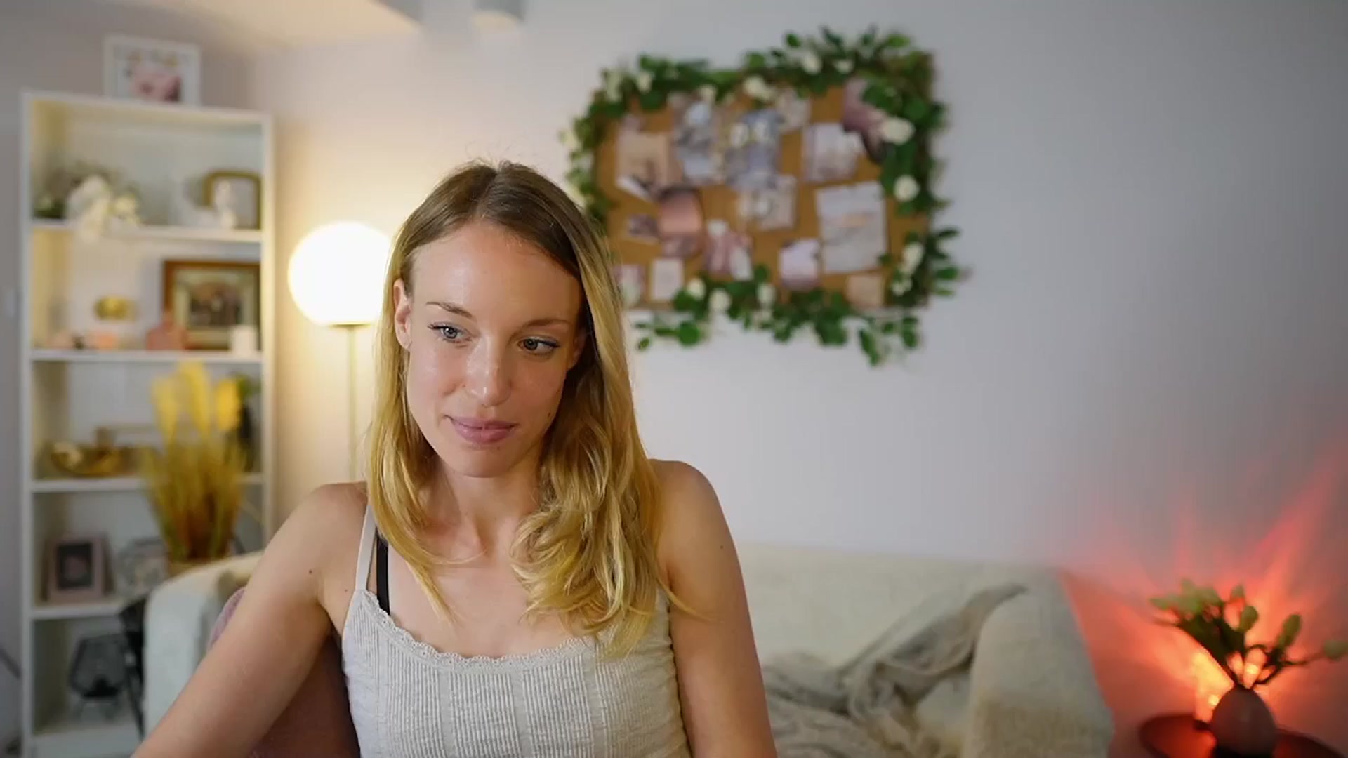 Gallery image thumbnail from April_Rose_'s myfreecams stream on, 06/07/2025, 10:02 image 12 of 20
