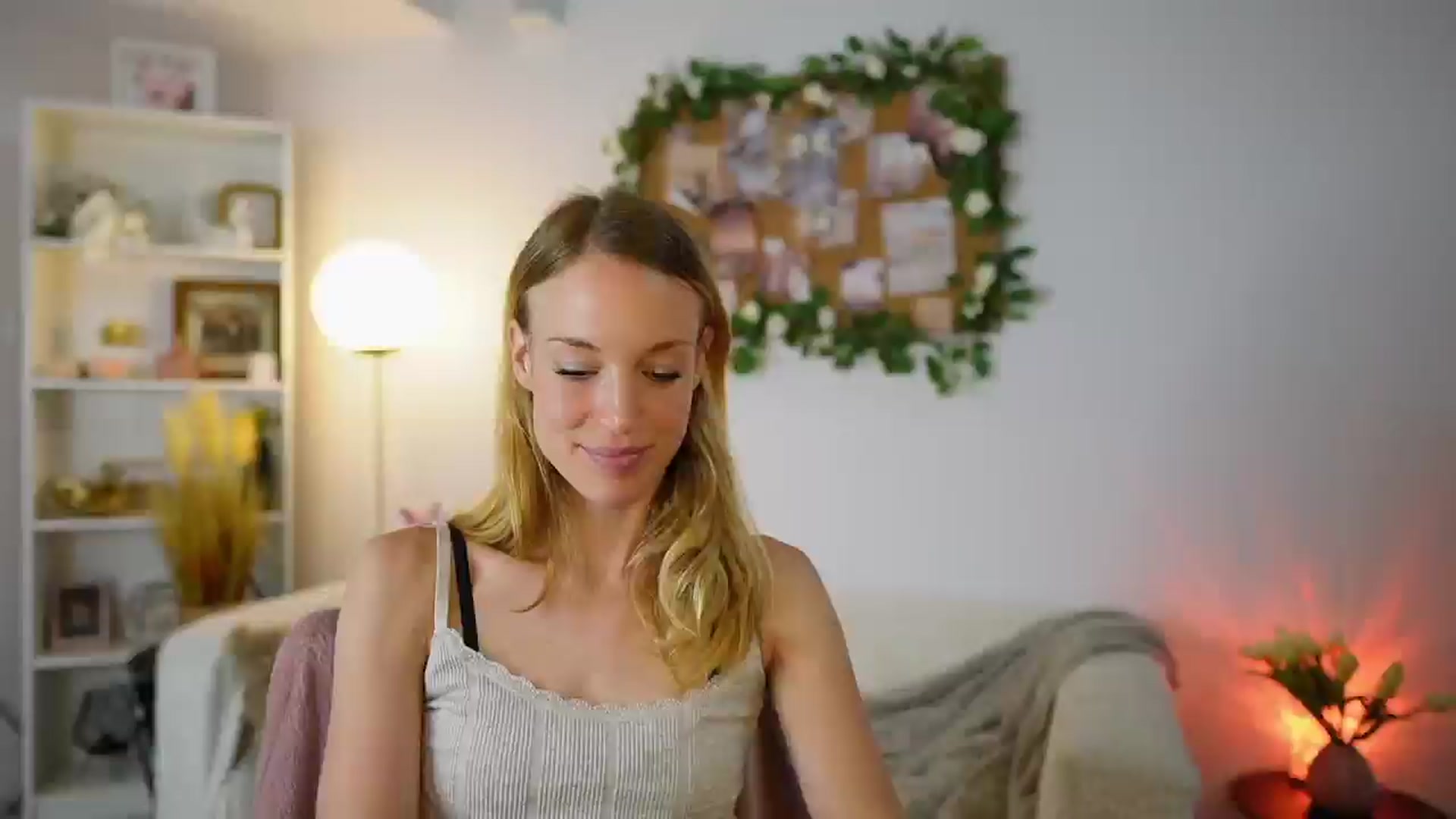 Gallery image thumbnail from April_Rose_'s myfreecams stream on, 06/07/2025, 10:02 image 3 of 20