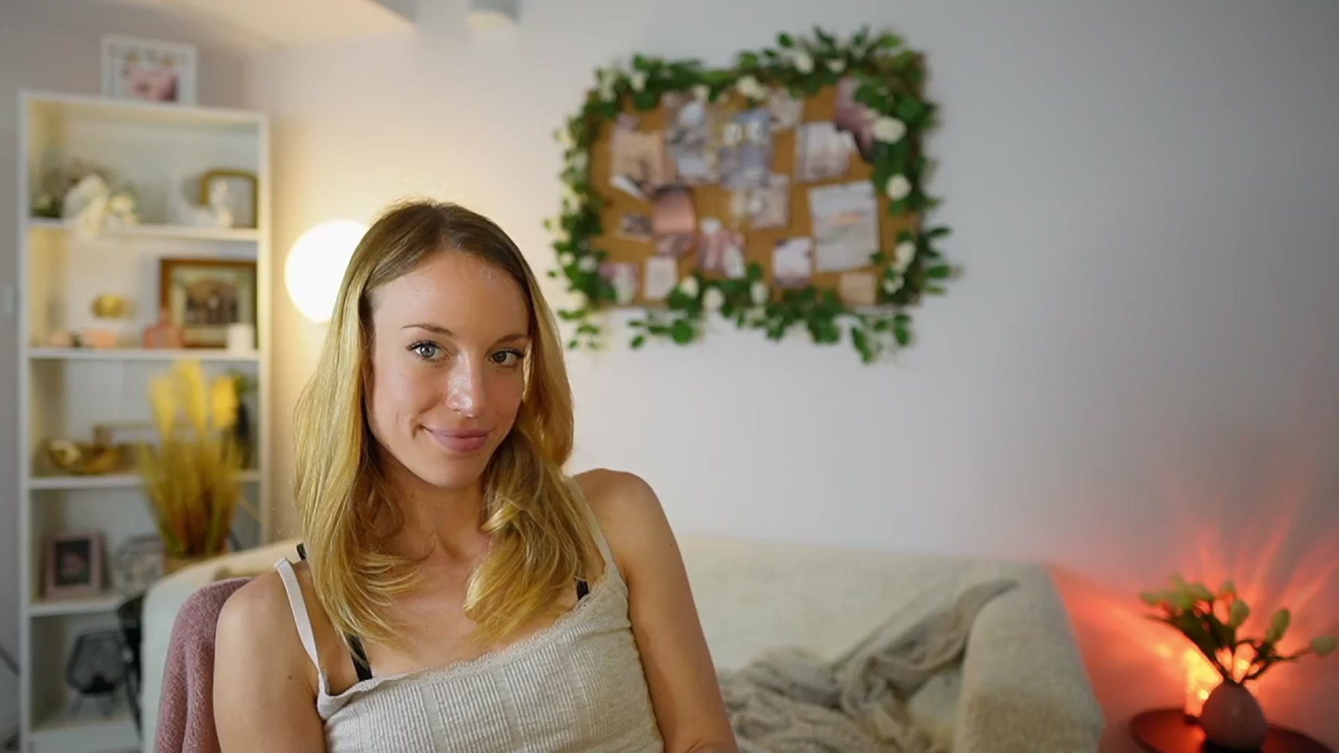 Gallery image thumbnail from April_Rose_'s myfreecams stream on, 06/07/2025, 10:02 image 15 of 20