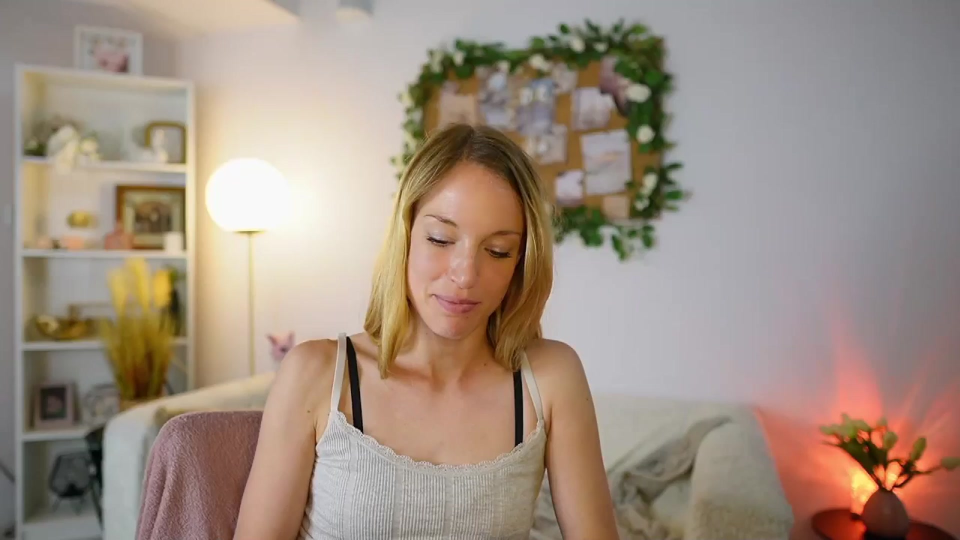 Gallery image thumbnail from April_Rose_'s myfreecams stream on, 06/07/2025, 10:02 image 11 of 20