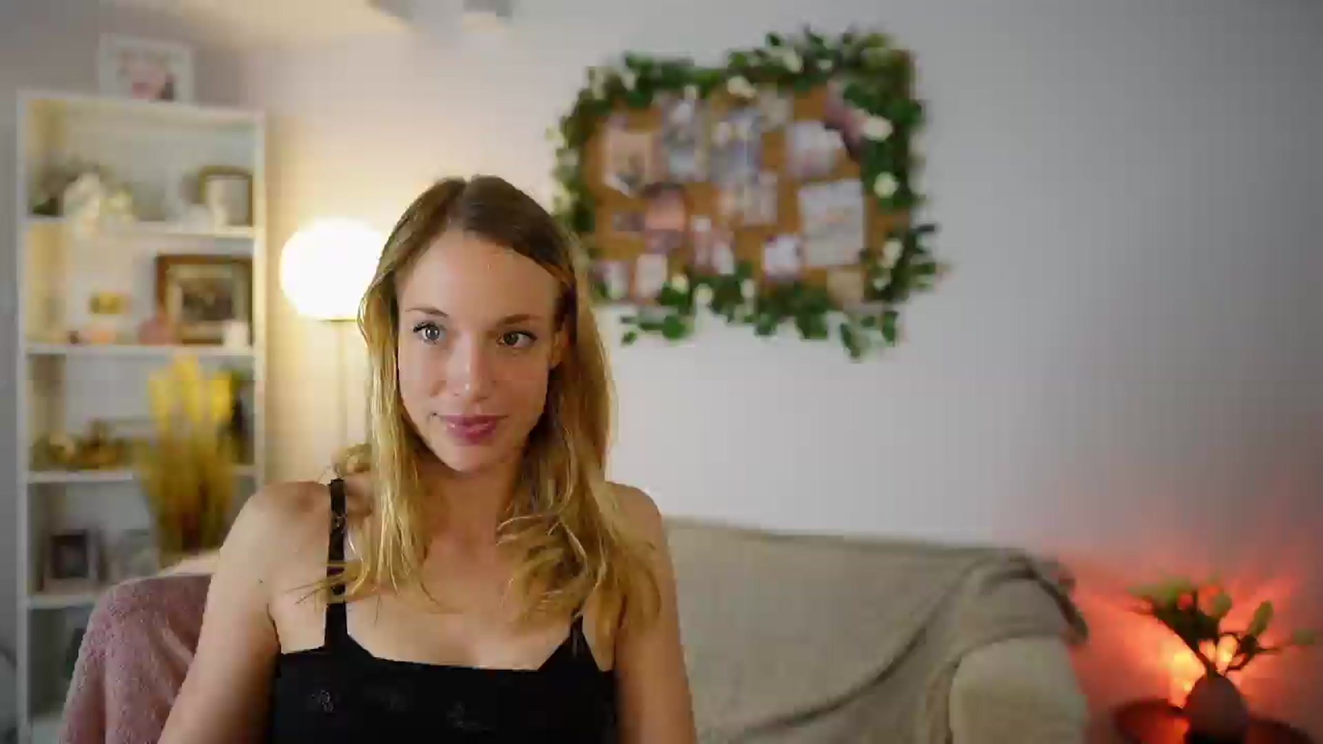 Gallery image thumbnail from April_Rose_'s myfreecams stream on, 06/07/2025, 12:15 image 15 of 20