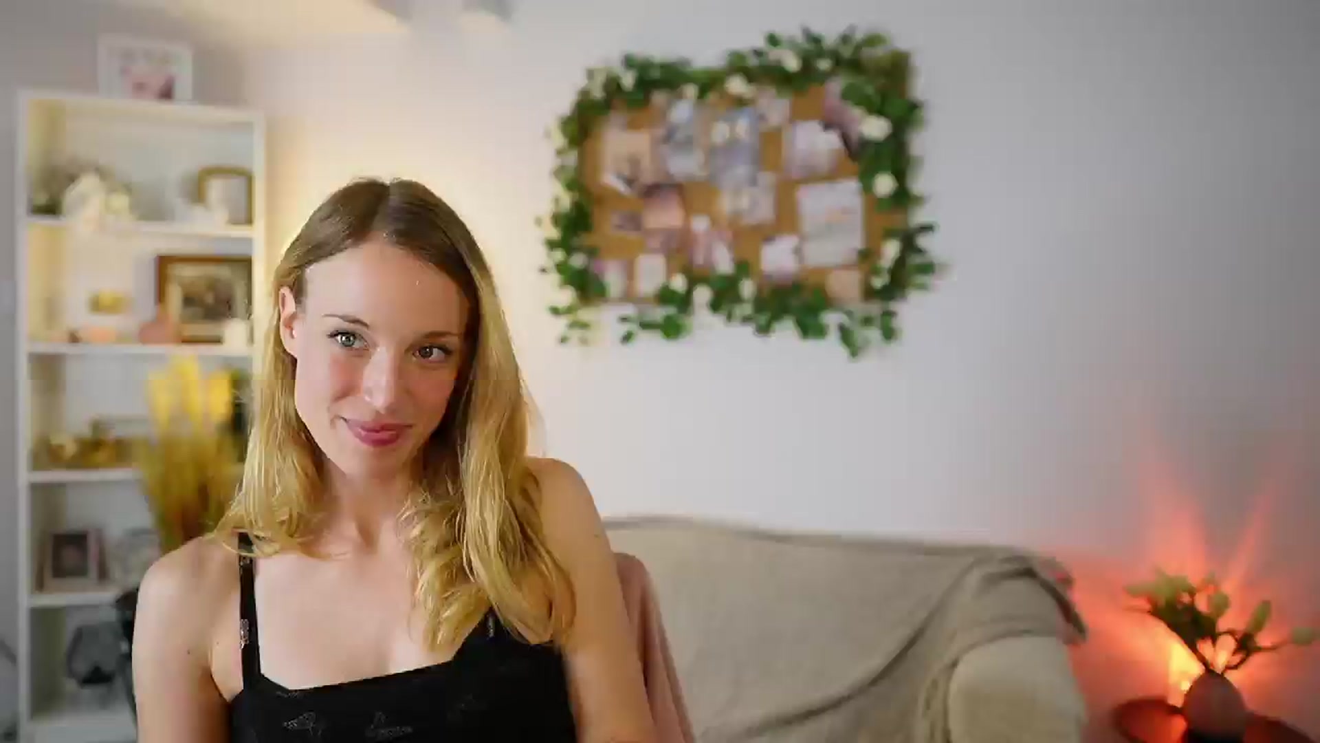 Gallery image thumbnail from April_Rose_'s myfreecams stream on, 06/07/2025, 12:15 image 4 of 20