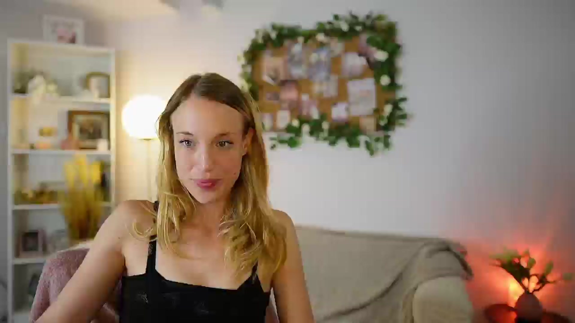 Gallery image thumbnail from April_Rose_'s myfreecams stream on, 06/07/2025, 12:15 image 10 of 20