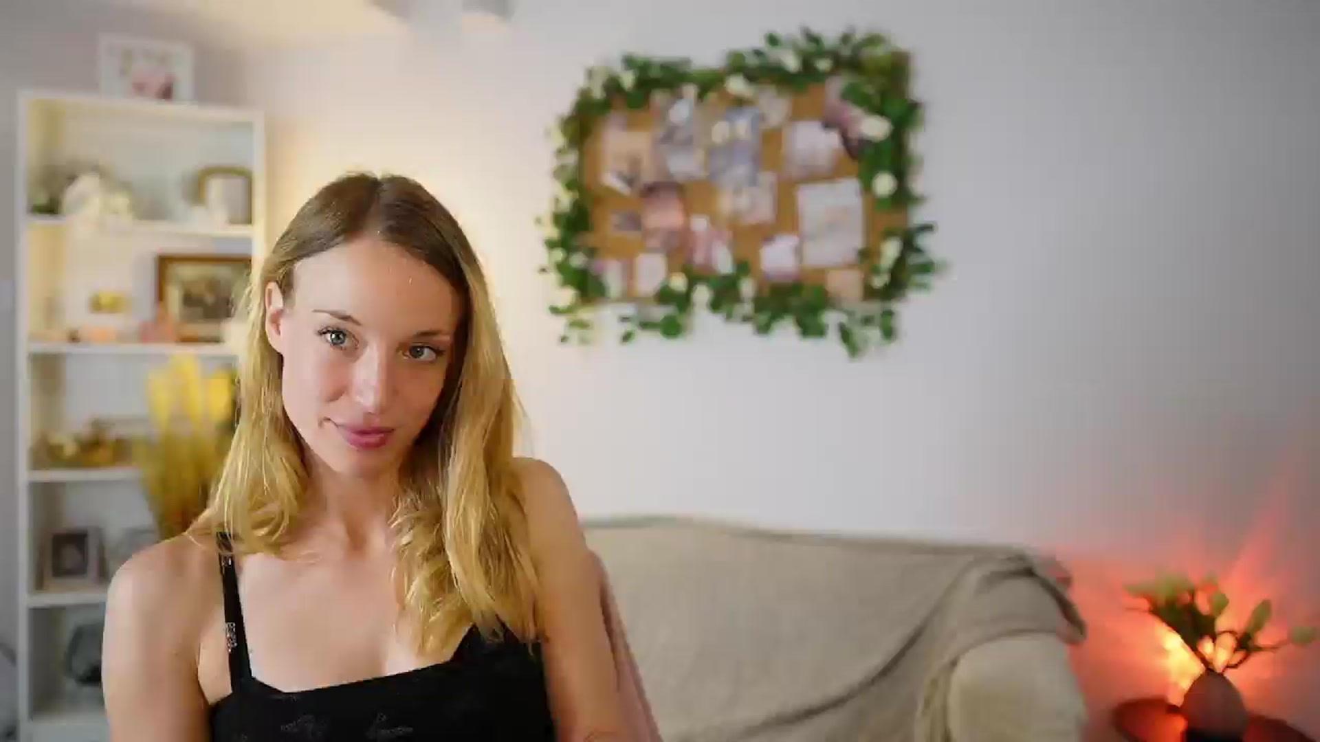 Gallery image thumbnail from April_Rose_'s myfreecams stream on, 06/07/2025, 12:15 image 6 of 20