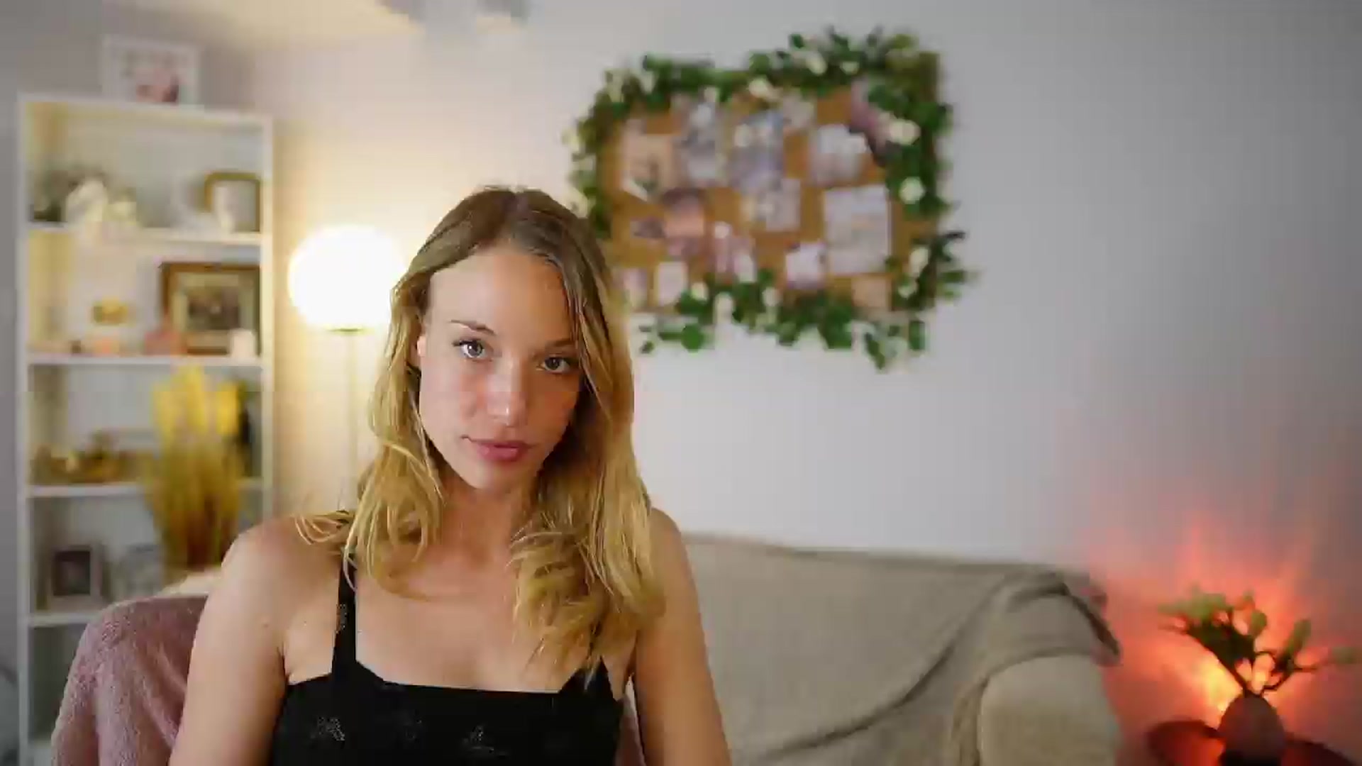 Gallery image thumbnail from April_Rose_'s myfreecams stream on, 06/07/2025, 12:15 image 9 of 20