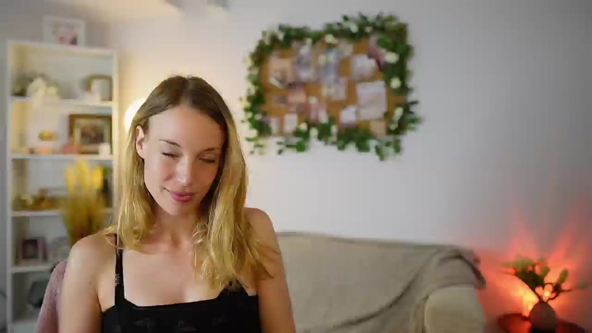 Gallery image thumbnail from April_Rose_'s myfreecams stream on, 06/07/2025, 12:15 image 8 of 20