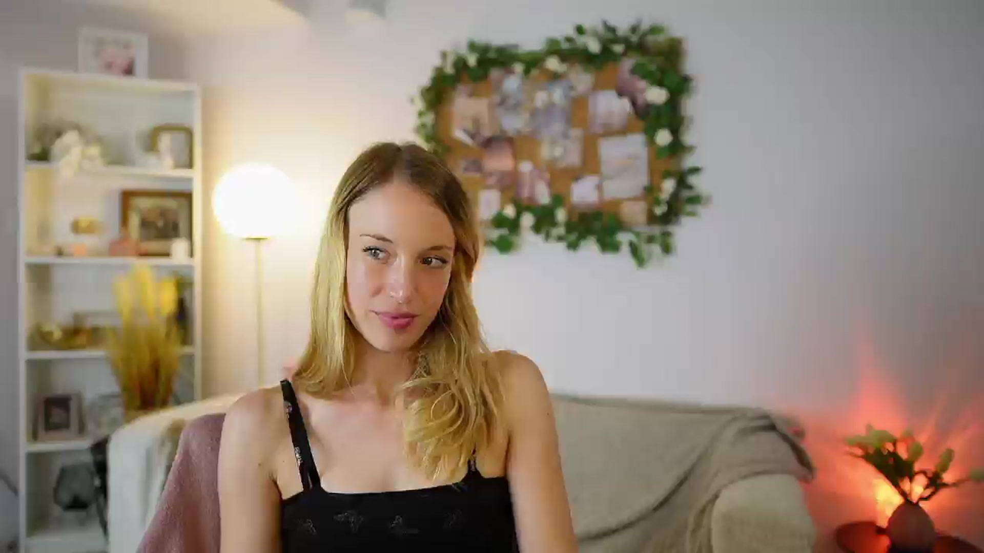 Gallery image thumbnail from April_Rose_'s myfreecams stream on, 06/07/2025, 13:45 image 18 of 20