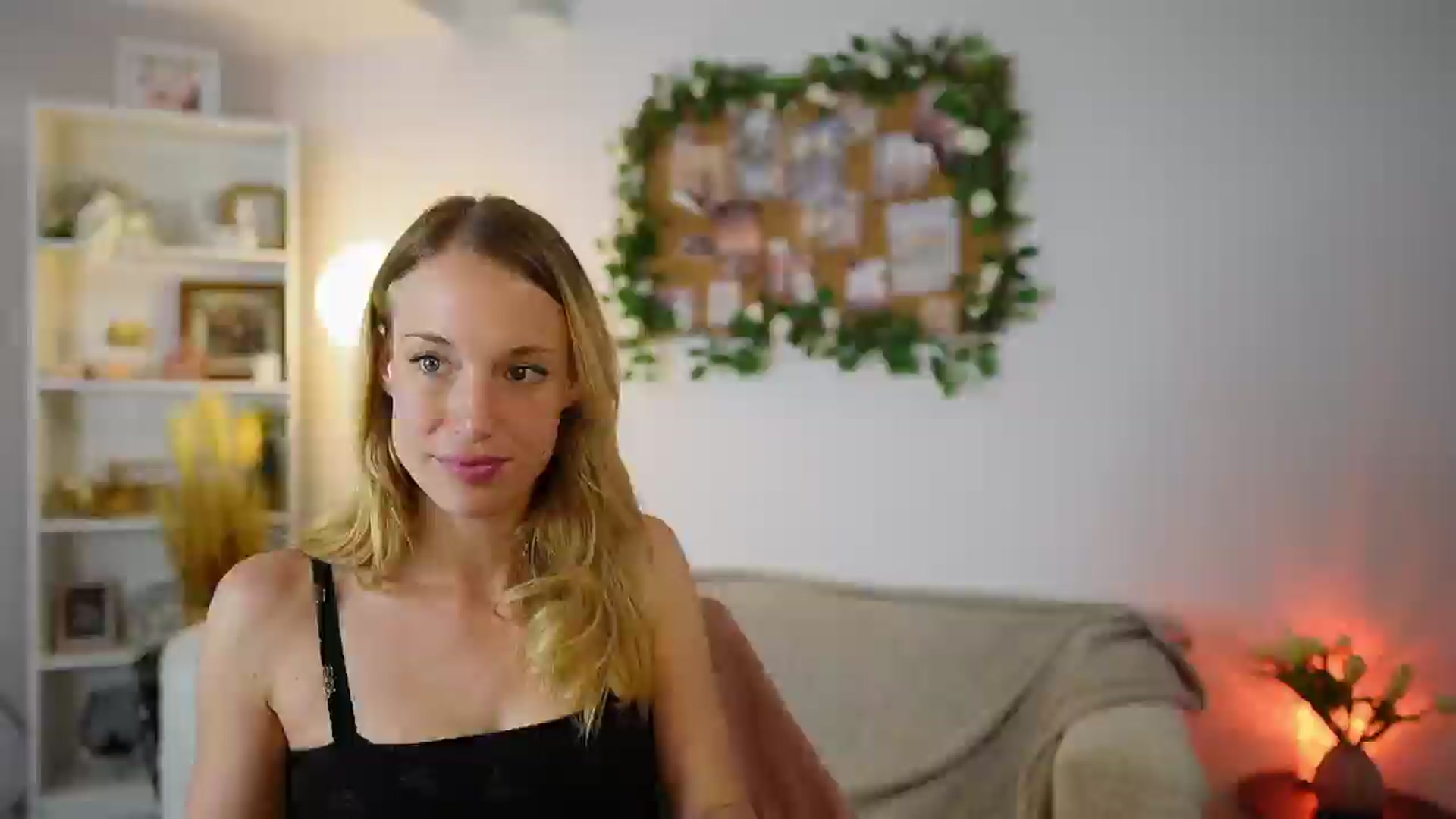 Gallery image thumbnail from April_Rose_'s myfreecams stream on, 06/07/2025, 13:45 image 12 of 20