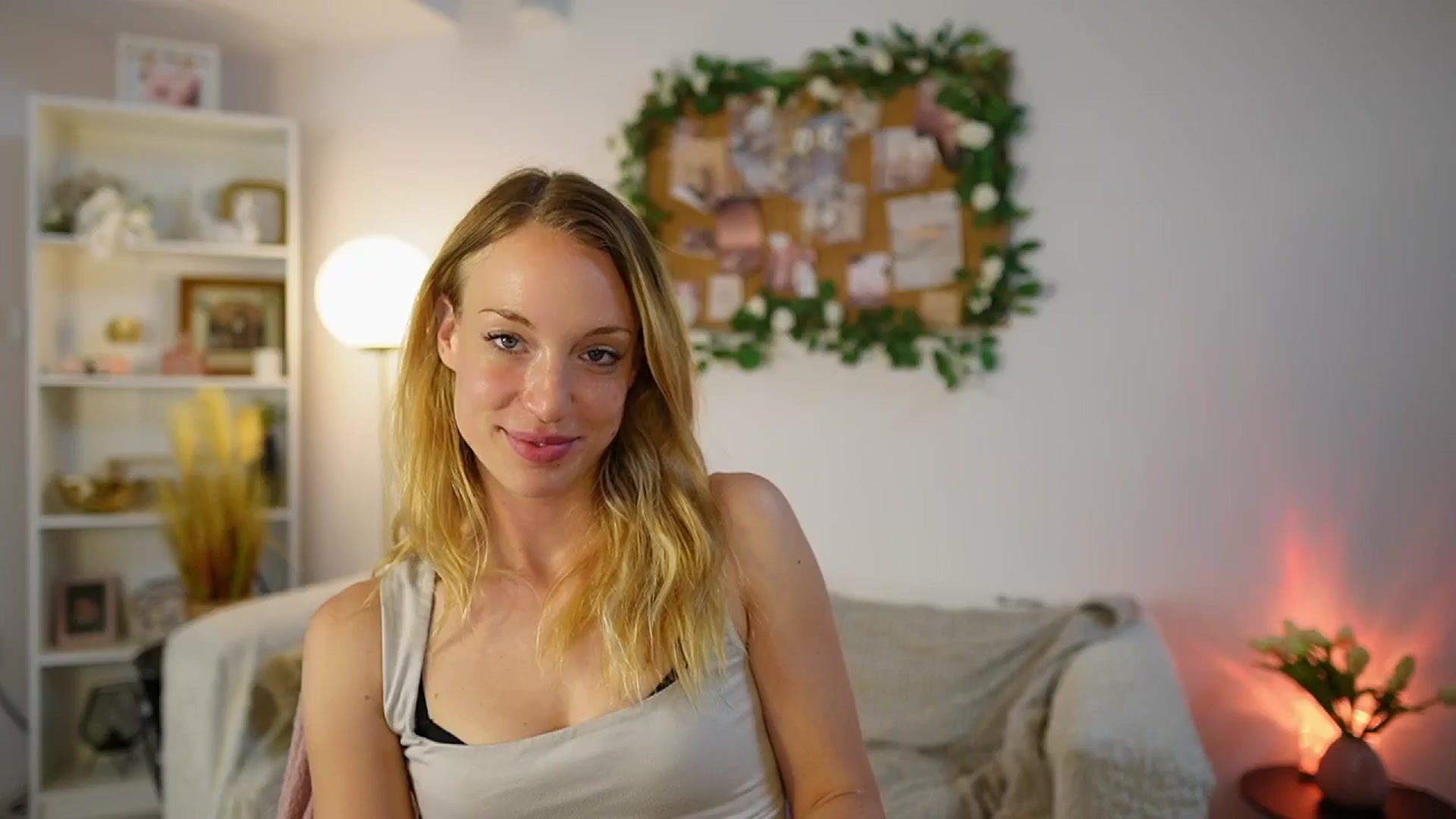 Gallery image thumbnail from April_Rose_'s myfreecams stream on, 06/08/2025, 09:08 image 8 of 20