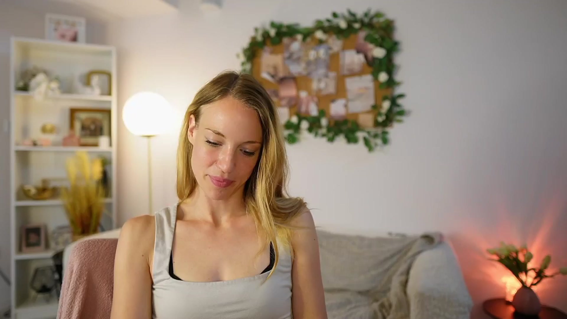 Gallery image thumbnail from April_Rose_'s myfreecams stream on, 06/08/2025, 09:08 image 20 of 20