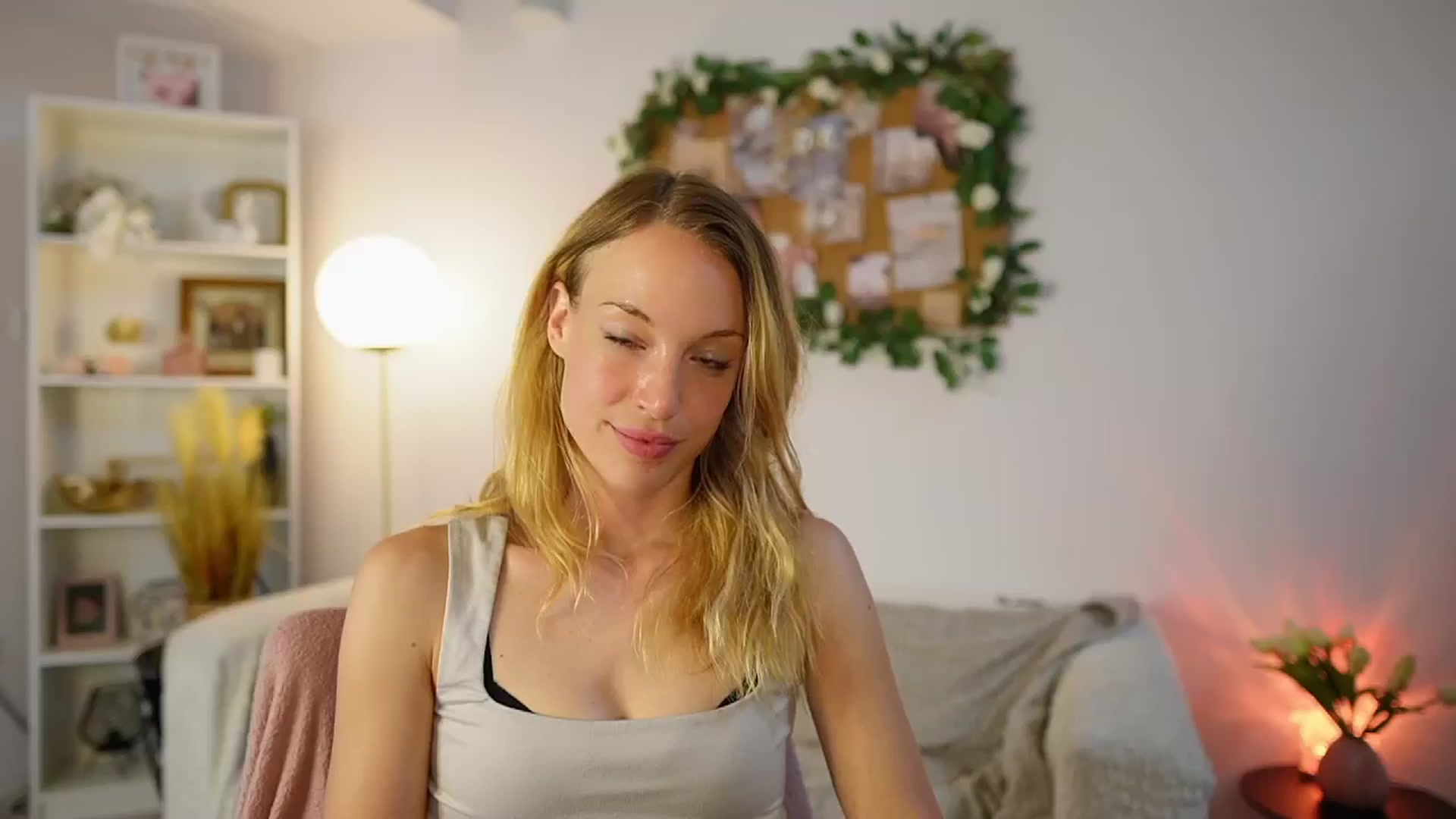 Gallery image thumbnail from April_Rose_'s myfreecams stream on, 06/08/2025, 09:08 image 5 of 20