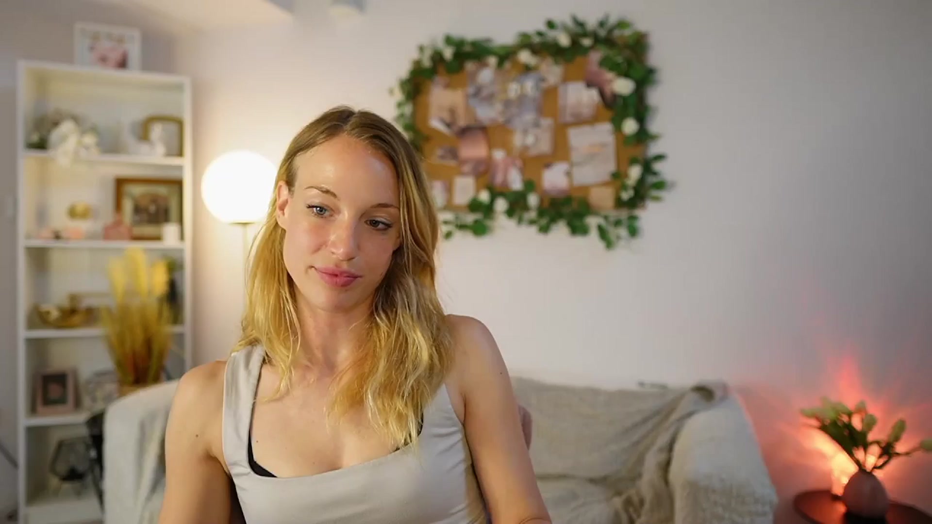 Gallery image thumbnail from April_Rose_'s myfreecams stream on, 06/08/2025, 09:08 image 4 of 20