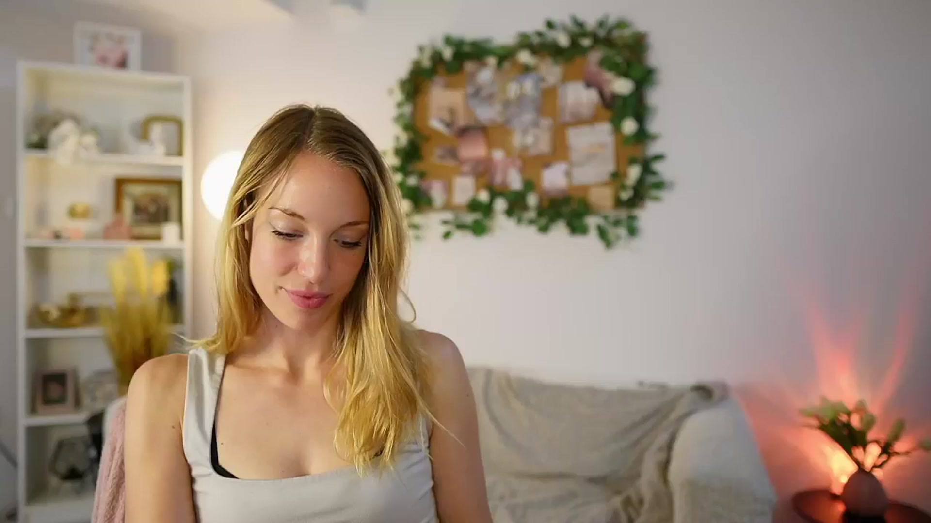 Gallery image thumbnail from April_Rose_'s myfreecams stream on, 06/08/2025, 09:08 image 15 of 20