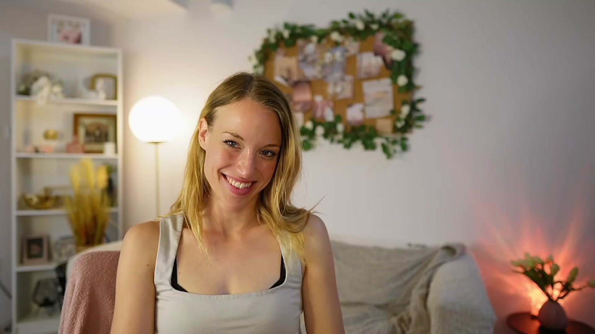 Gallery image thumbnail from April_Rose_'s myfreecams stream on, 06/08/2025, 09:08 image 18 of 20