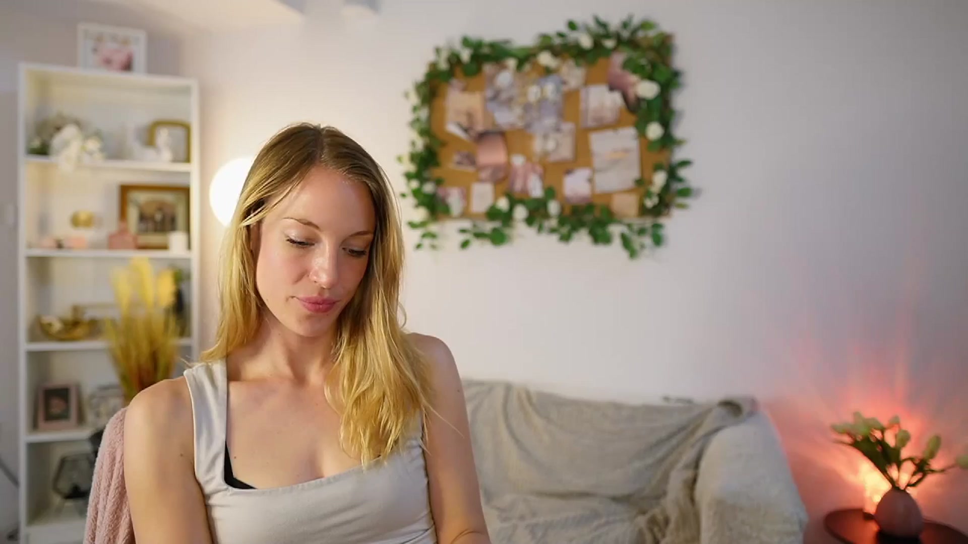 Gallery image thumbnail from April_Rose_'s myfreecams stream on, 06/08/2025, 09:08 image 14 of 20