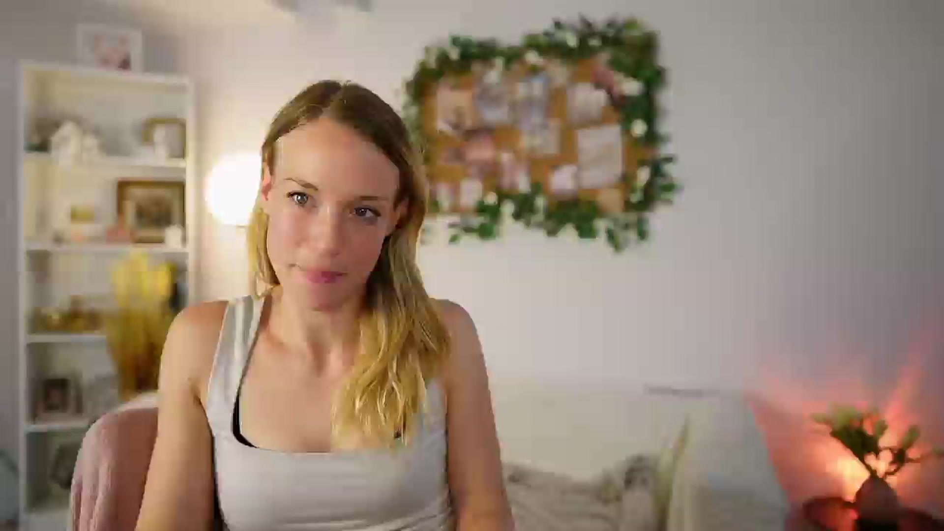 Gallery image thumbnail from April_Rose_'s myfreecams stream on, 06/08/2025, 10:09 image 17 of 20