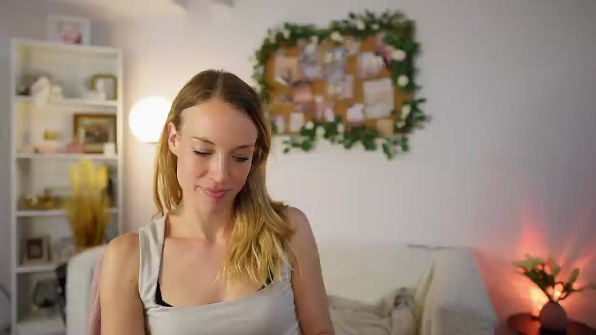 Gallery image thumbnail from April_Rose_'s myfreecams stream on, 06/08/2025, 10:09 image 10 of 20