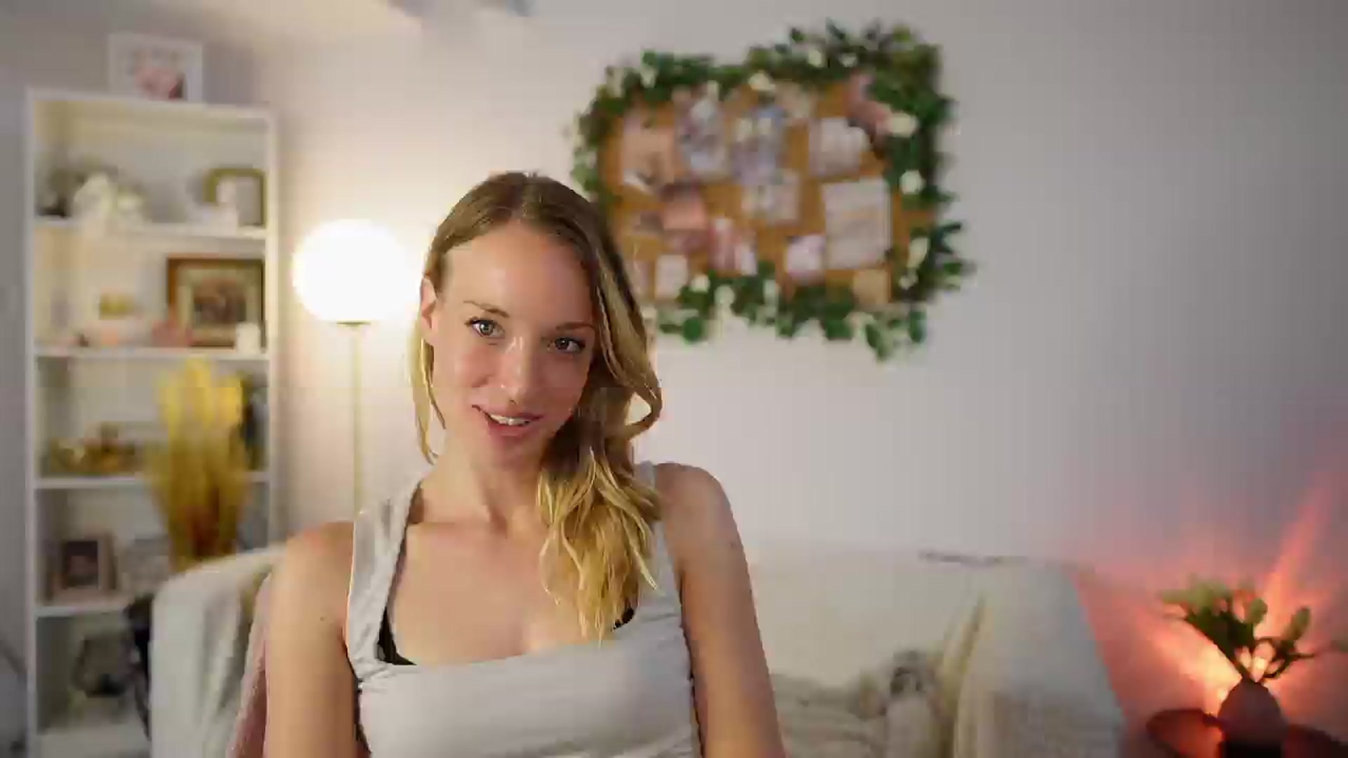 Gallery image thumbnail from April_Rose_'s myfreecams stream on, 06/08/2025, 10:09 image 15 of 20