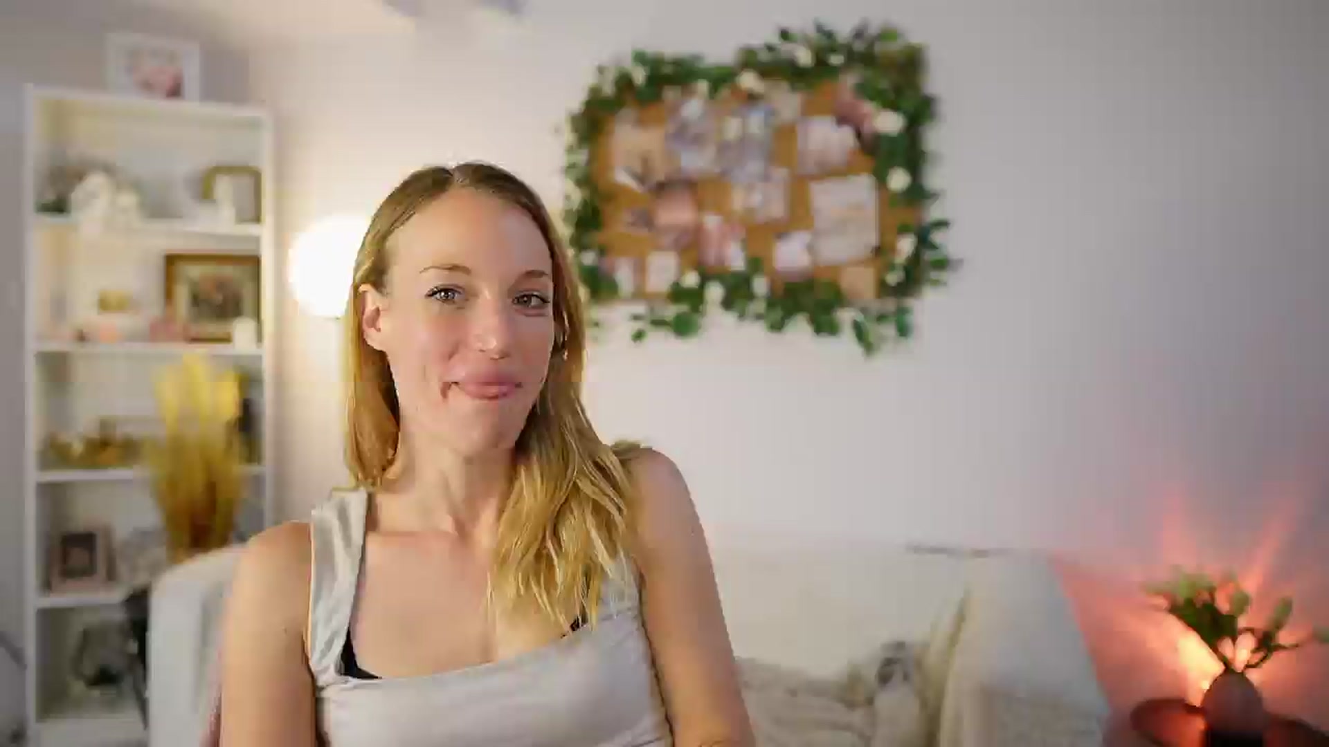 Gallery image thumbnail from April_Rose_'s myfreecams stream on, 06/08/2025, 10:09 image 14 of 20