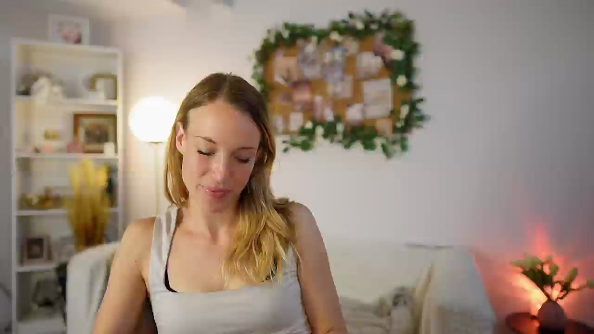 Gallery image thumbnail from April_Rose_'s myfreecams stream on, 06/08/2025, 10:09 image 11 of 20