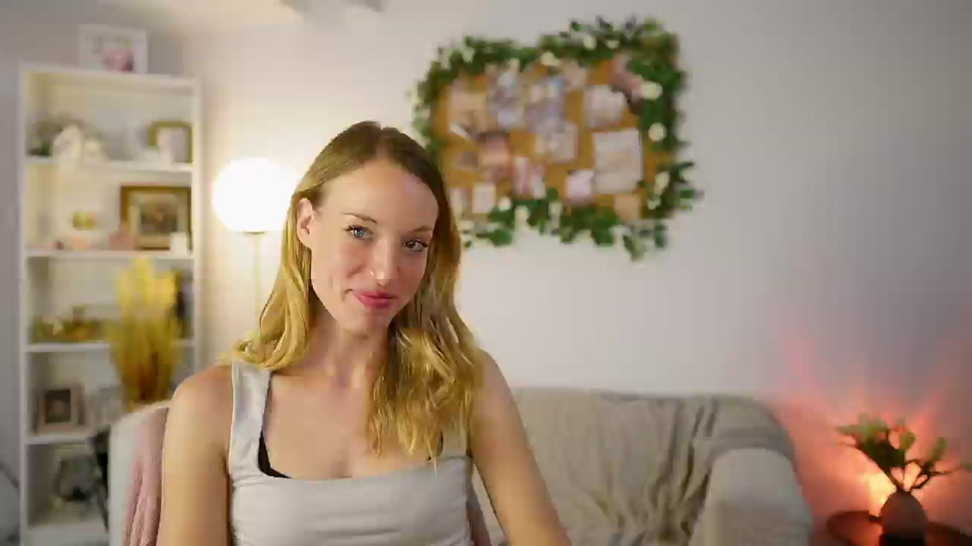 Gallery image thumbnail from April_Rose_'s myfreecams stream on, 06/08/2025, 11:53 image 5 of 20