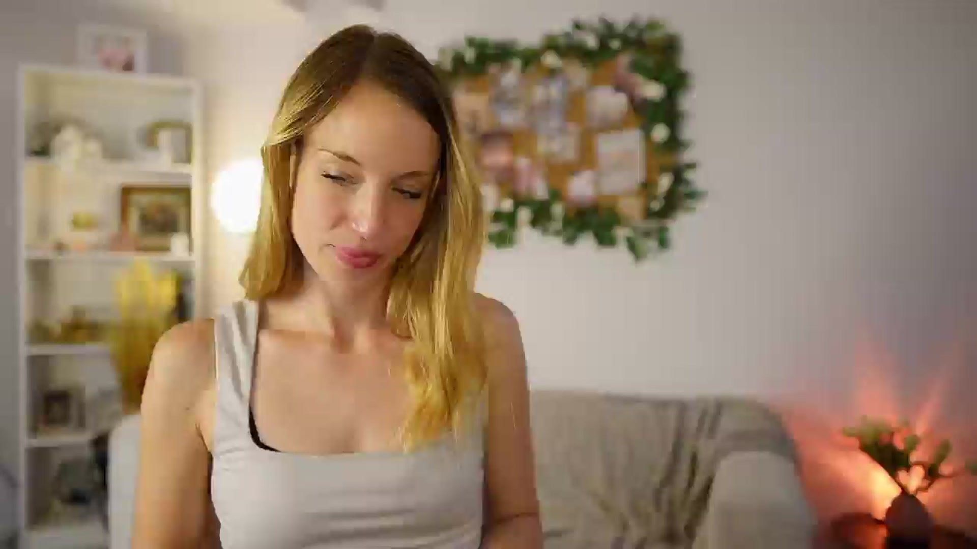 Gallery image thumbnail from April_Rose_'s myfreecams stream on, 06/08/2025, 11:53 image 12 of 20