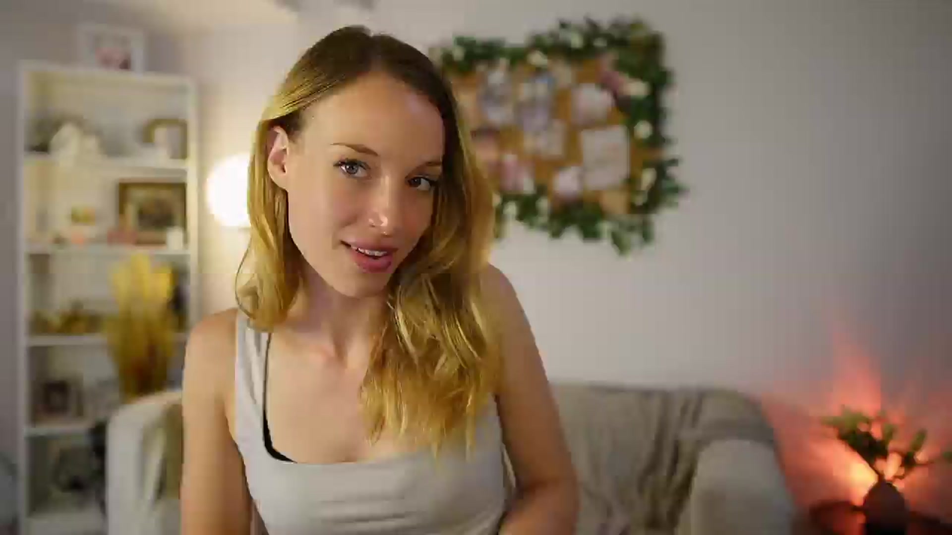 Gallery image thumbnail from April_Rose_'s myfreecams stream on, 06/08/2025, 11:53 image 6 of 20