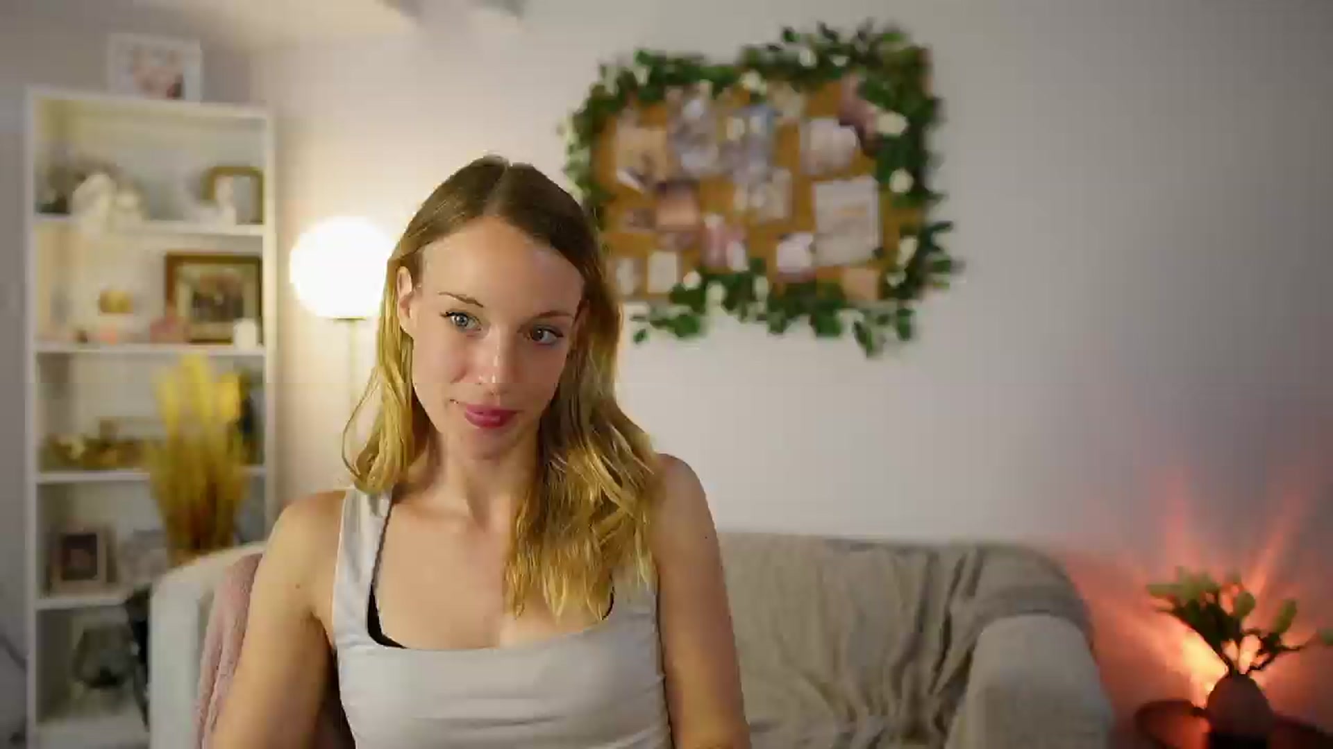 Gallery image thumbnail from April_Rose_'s myfreecams stream on, 06/08/2025, 11:53 image 2 of 20