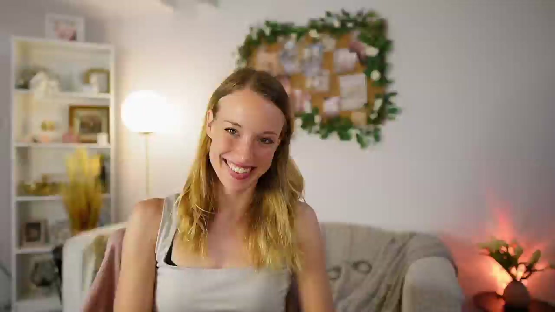 Gallery image thumbnail from April_Rose_'s myfreecams stream on, 06/08/2025, 12:29 image 1 of 20