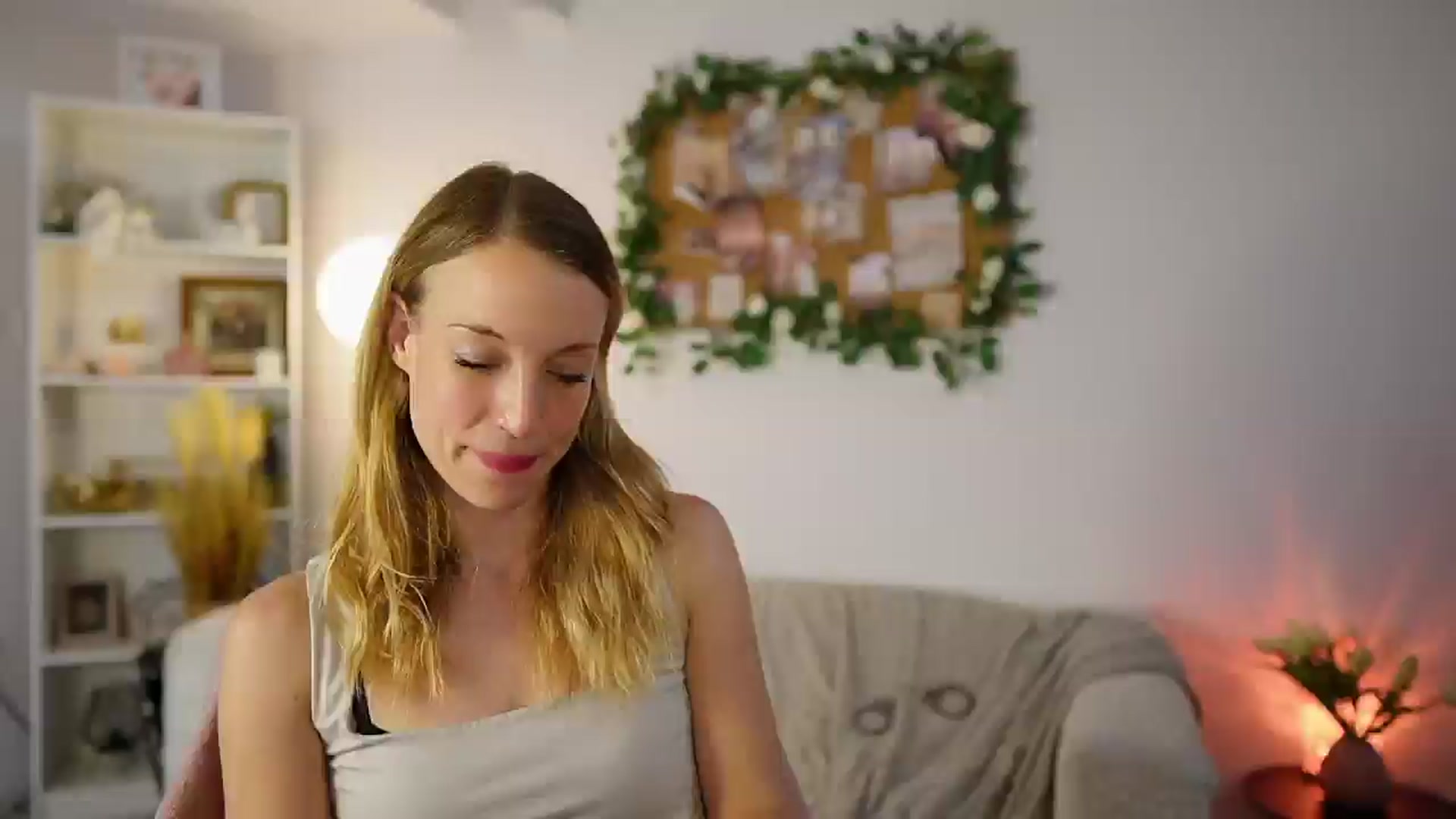 Gallery image thumbnail from April_Rose_'s myfreecams stream on, 06/08/2025, 12:29 image 19 of 20