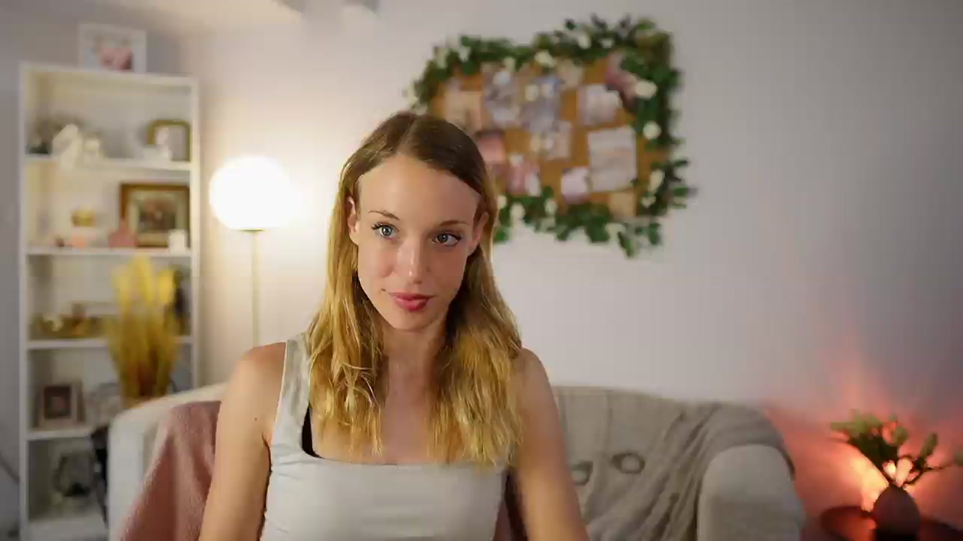 Gallery image thumbnail from April_Rose_'s myfreecams stream on, 06/08/2025, 12:29 image 17 of 20